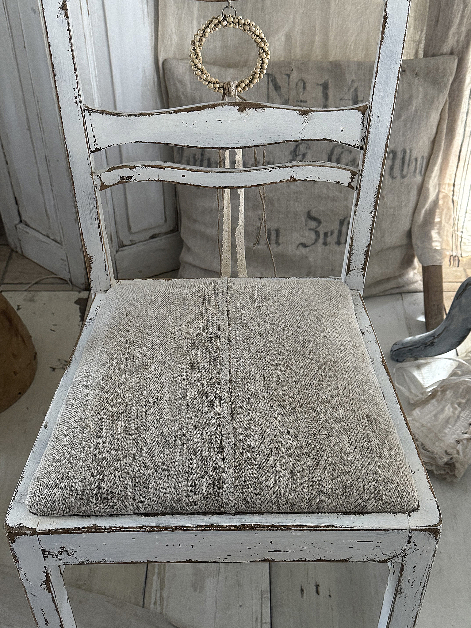 Schöner Polsterstuhl mit Bezug aus altem Leinensack***
