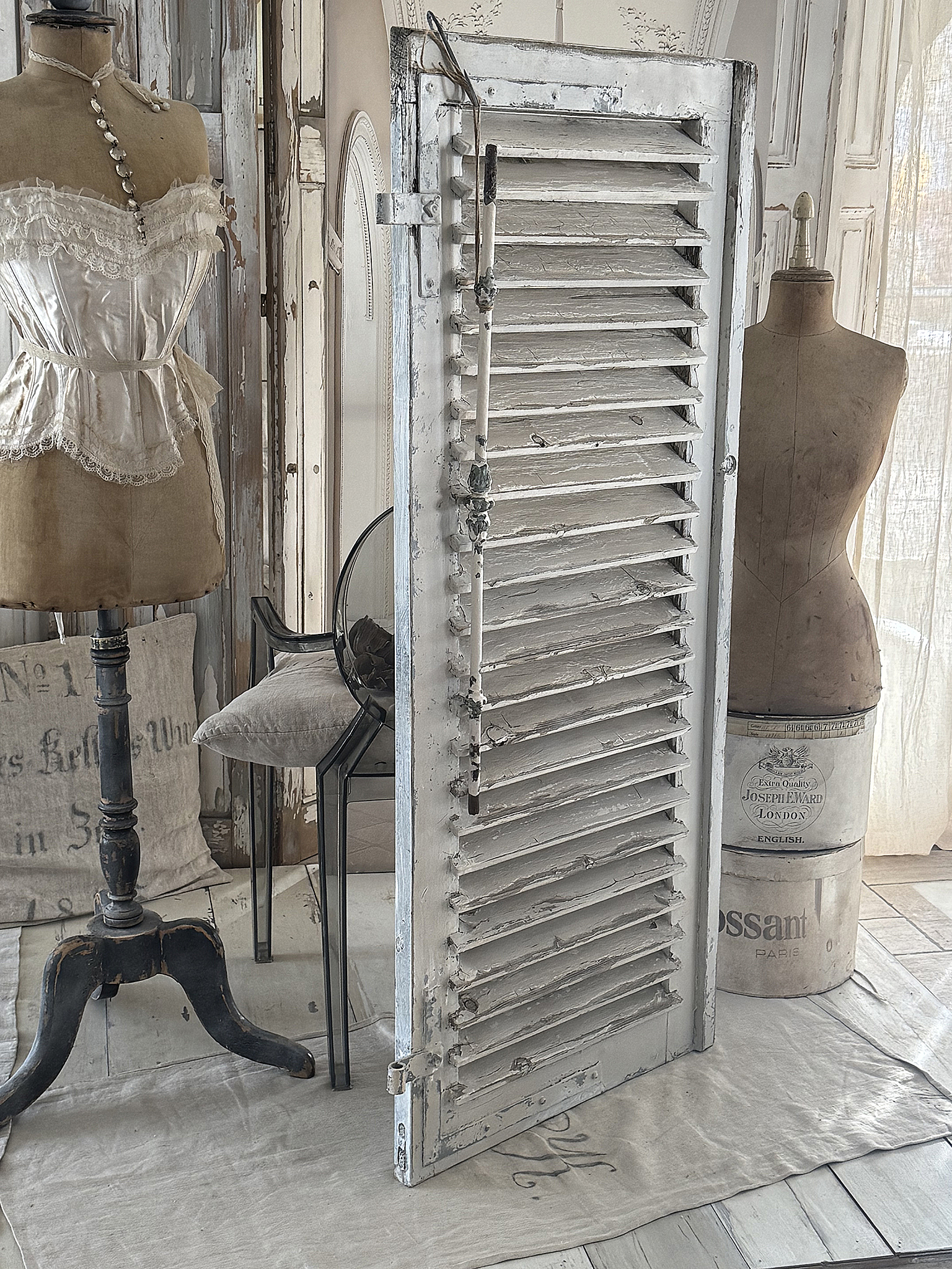 Wunderschöner antiker Lamellenladen im authentischen Vintage-Charme***