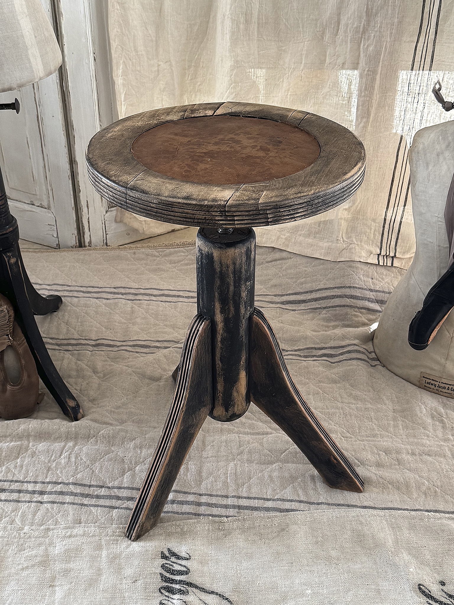 Alter Klavierhocker im Original-Vintage-Kleid***