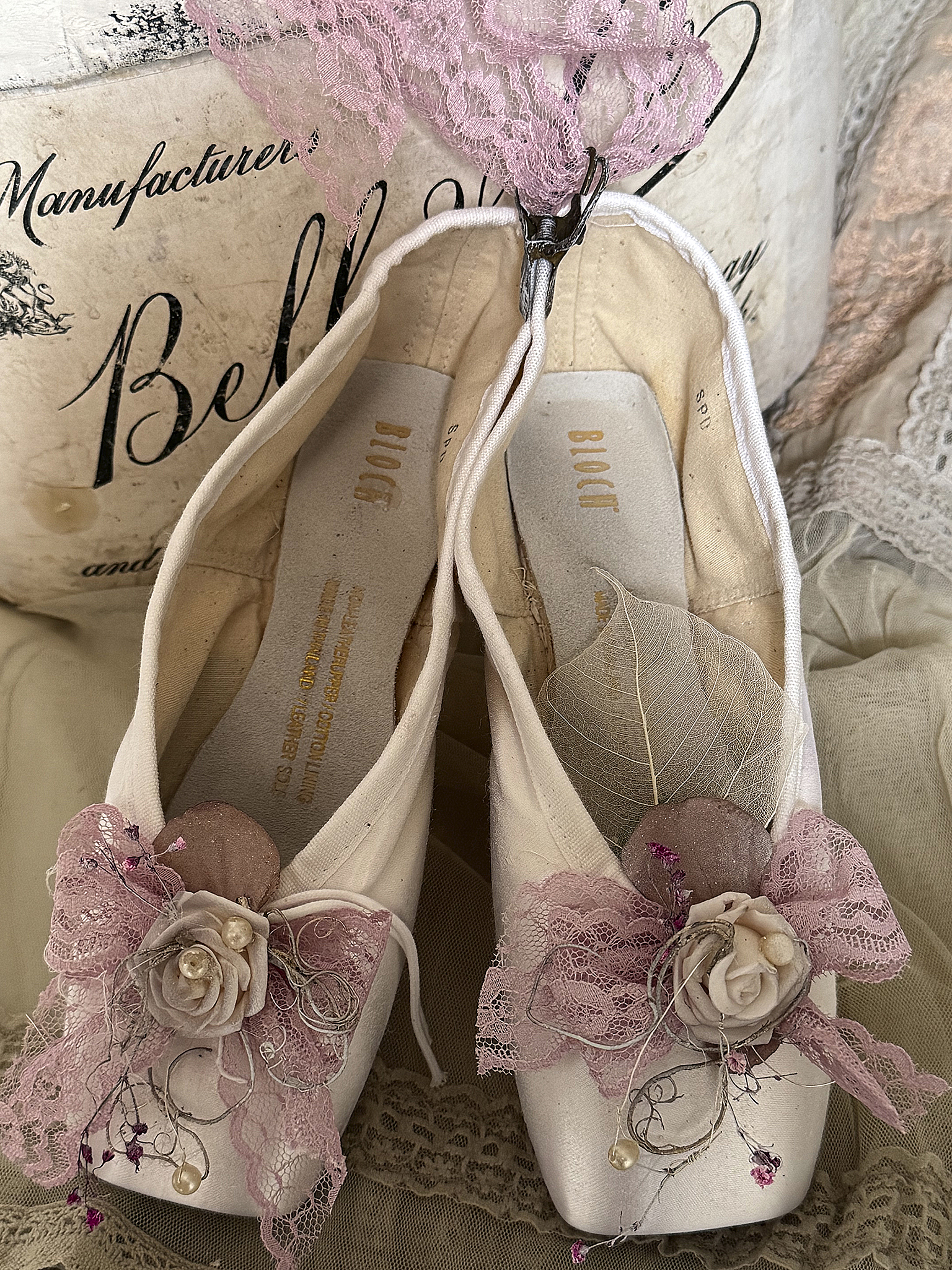 Weiße Spitzen-Ballettschuhe – ein romantisches Shabby-Unikat***