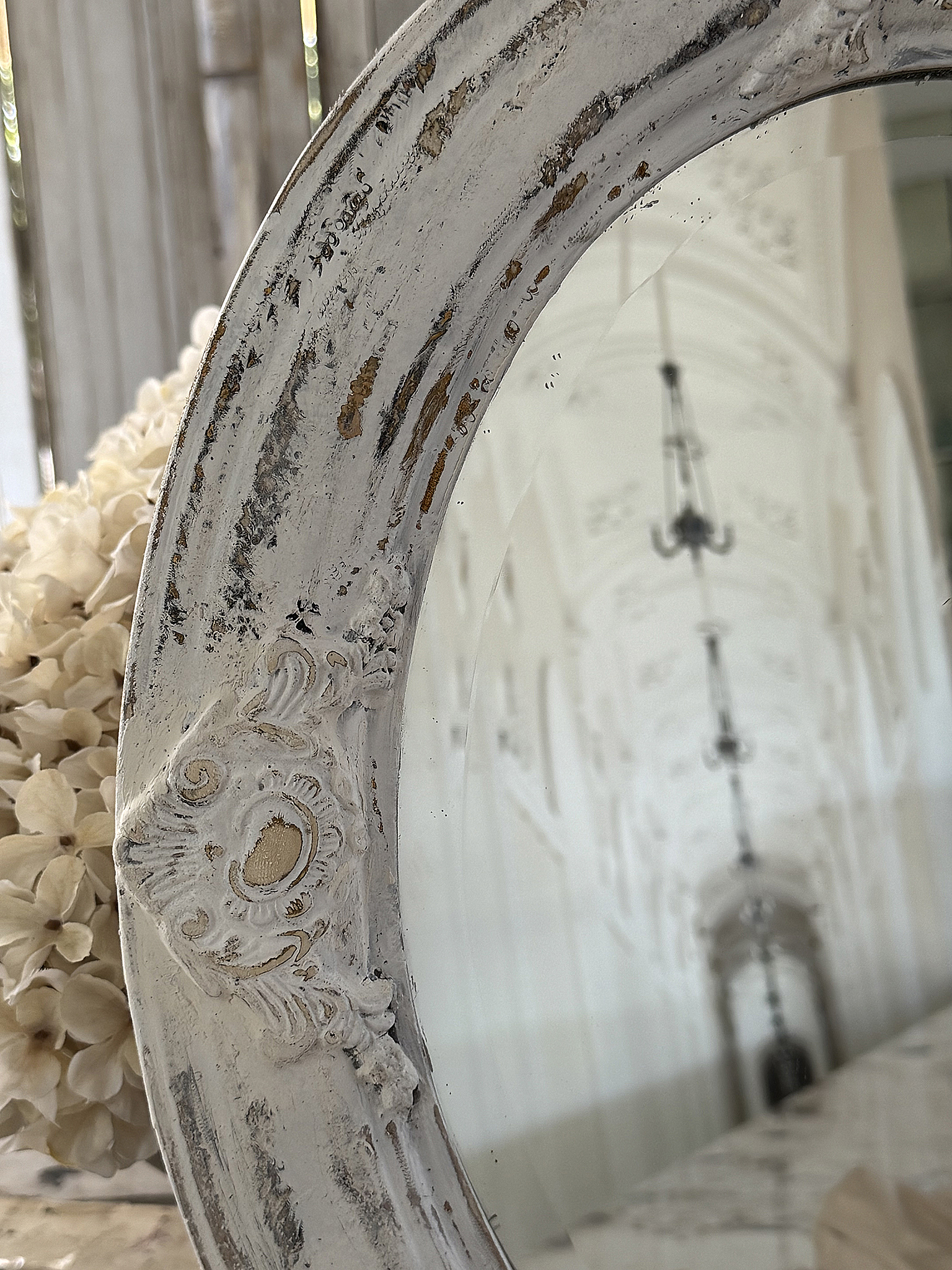 Romantischer alter Wandspiegel im Shabby-Chic***