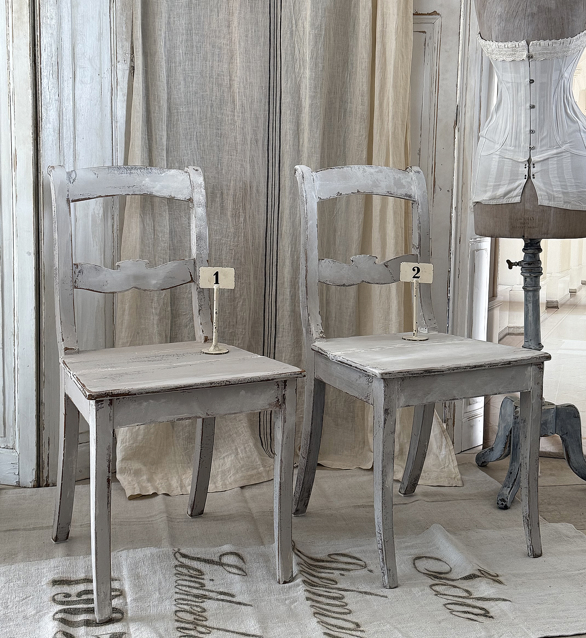 Antike Biedermeier-Stühle im Shabby-Chic – authentischer Vintage-Charme***