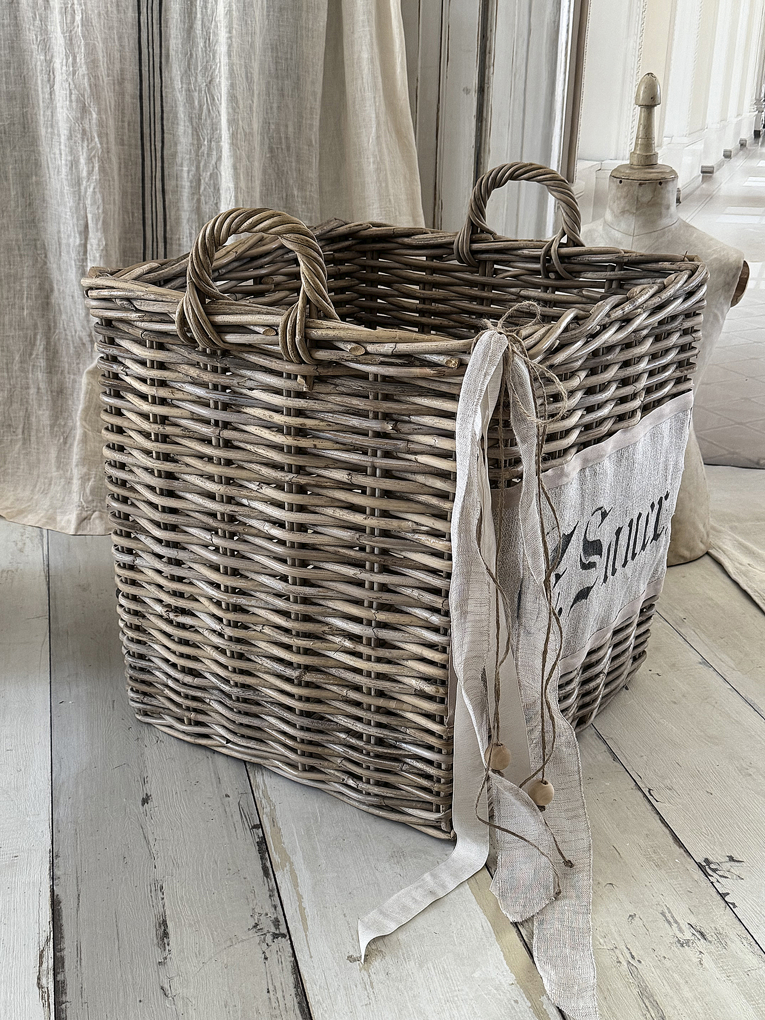 Großer eckiger Naturweidenkorb mit Leinenschild – XL Shabby Chic***