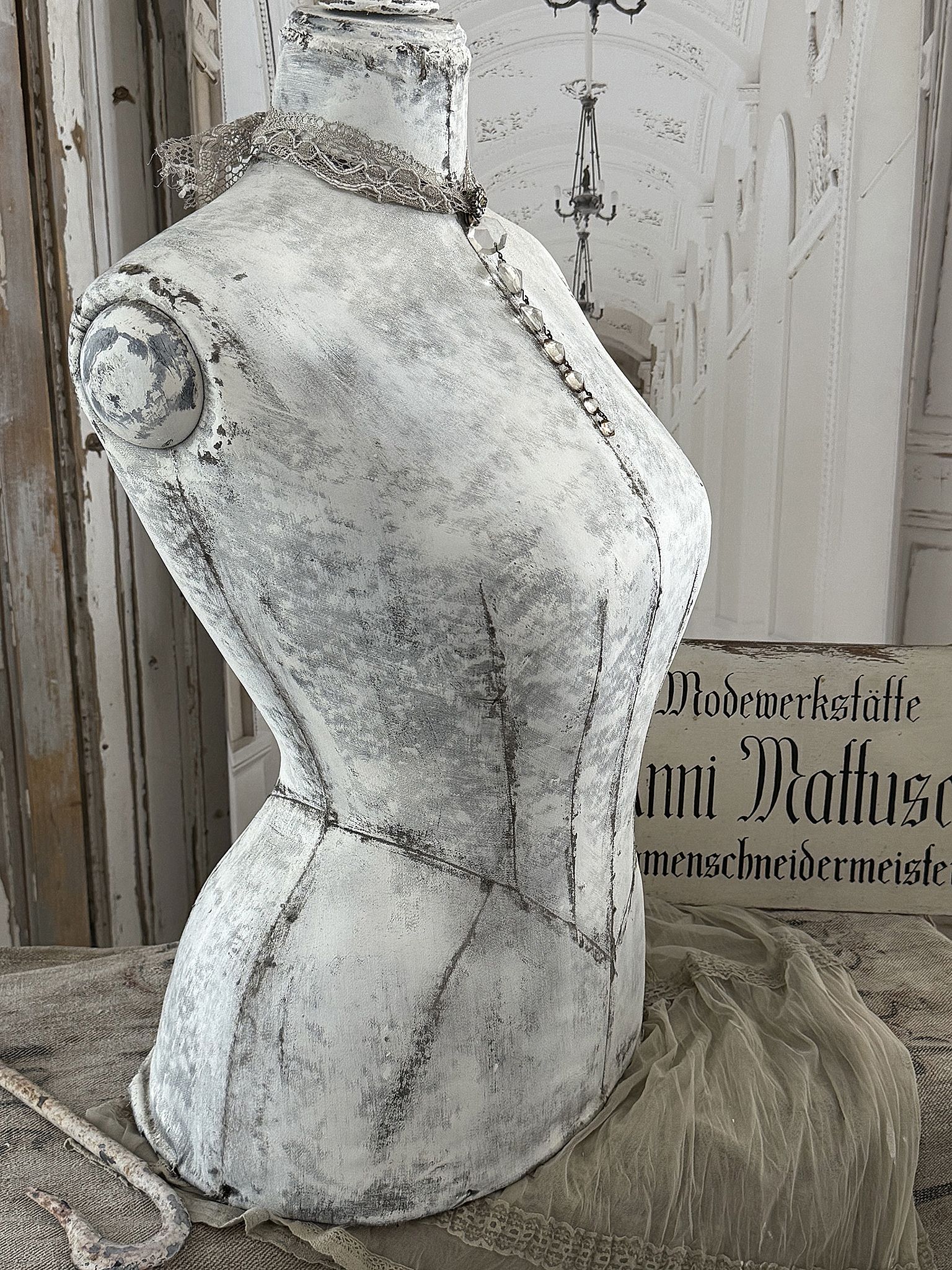  Antike Schneiderpuppe im Shabby-Chic – nostalgische Korsettbüste mit Vintage-Charme***