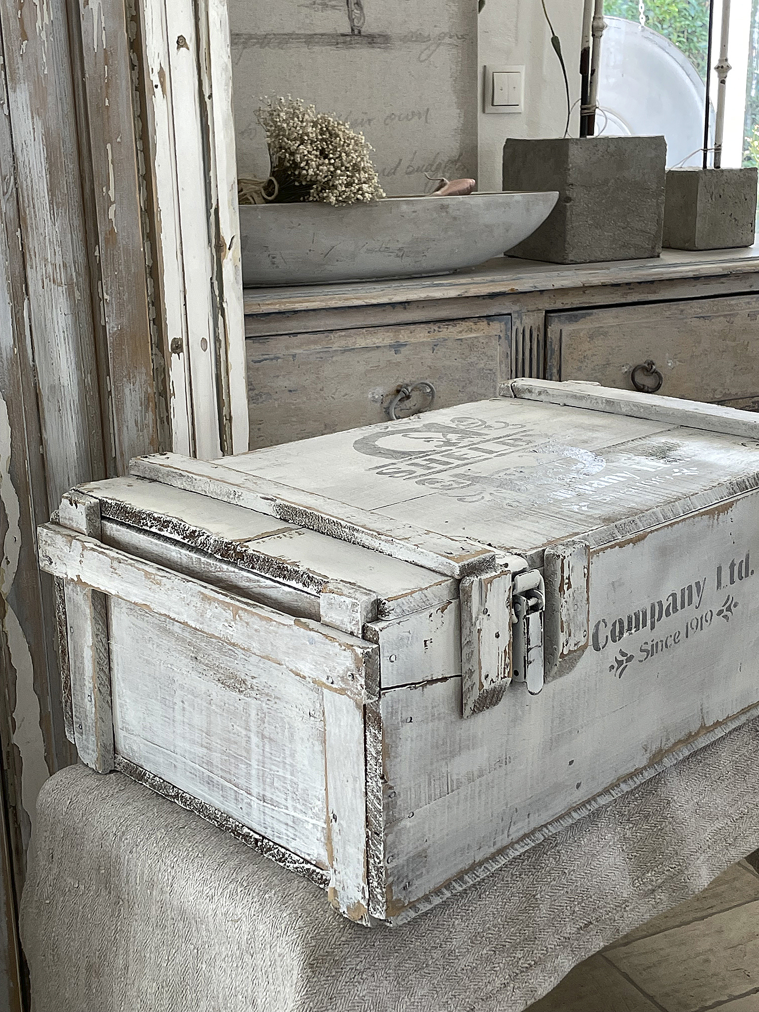 Vintage Holztruhe mit Unternehmen seit 1919 Dekorative Holztruhe mit antikem Finish, ideal zur Aufbewahrung oder als Deko