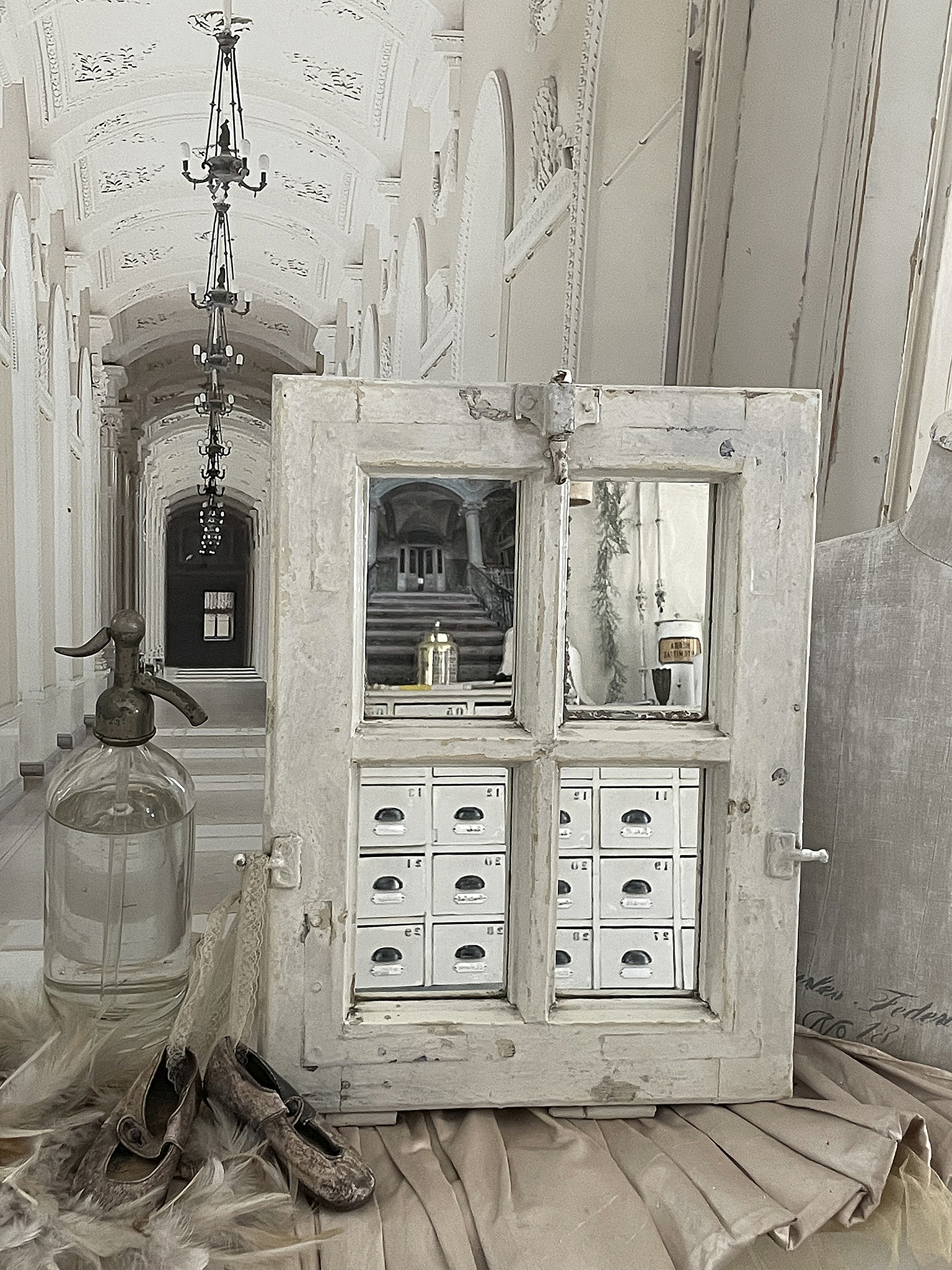 Antikes, kleines Sprossen/Spiegelfenster***