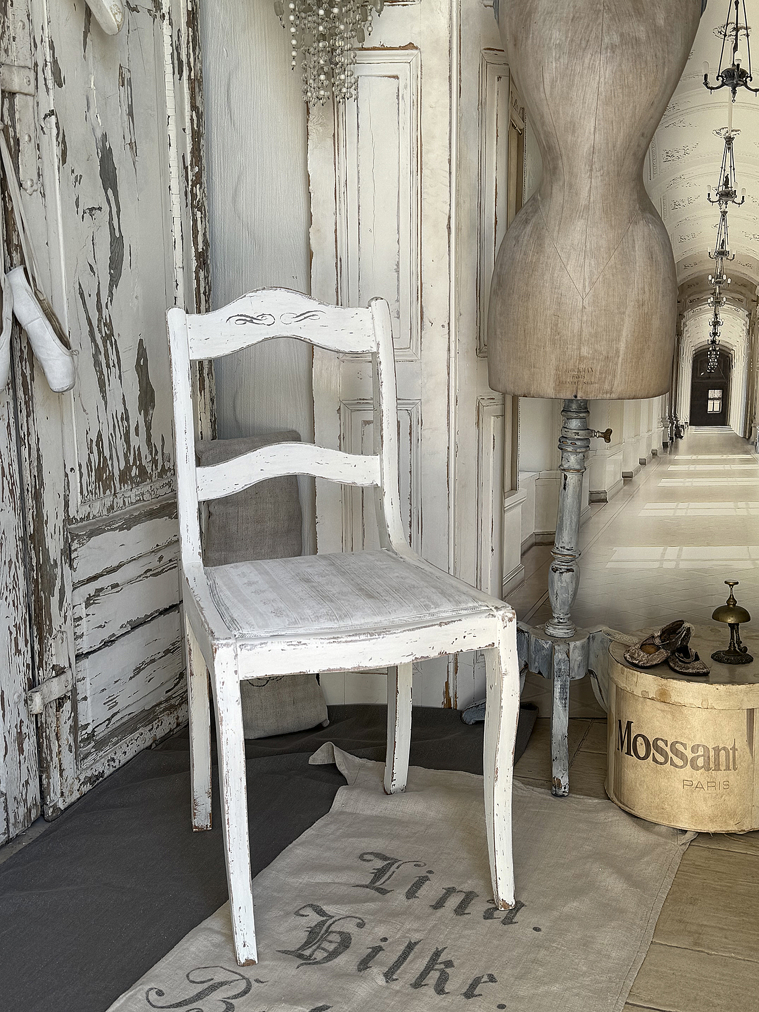 Antiker Biedermeier-Stuhl im Vintage-Kleid***