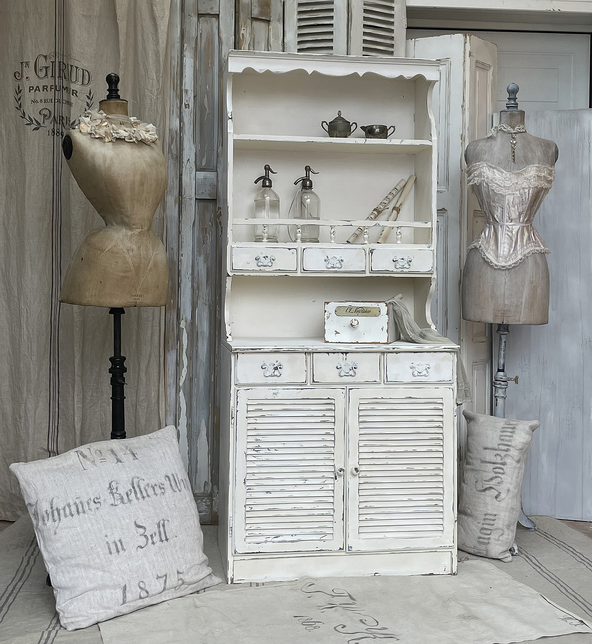 Alter zierlicher Buffet-Shabbyschrank aus Frankreich 1*** Alter zierlicher Buffet-Shabbyschrank aus Frankreich 1***