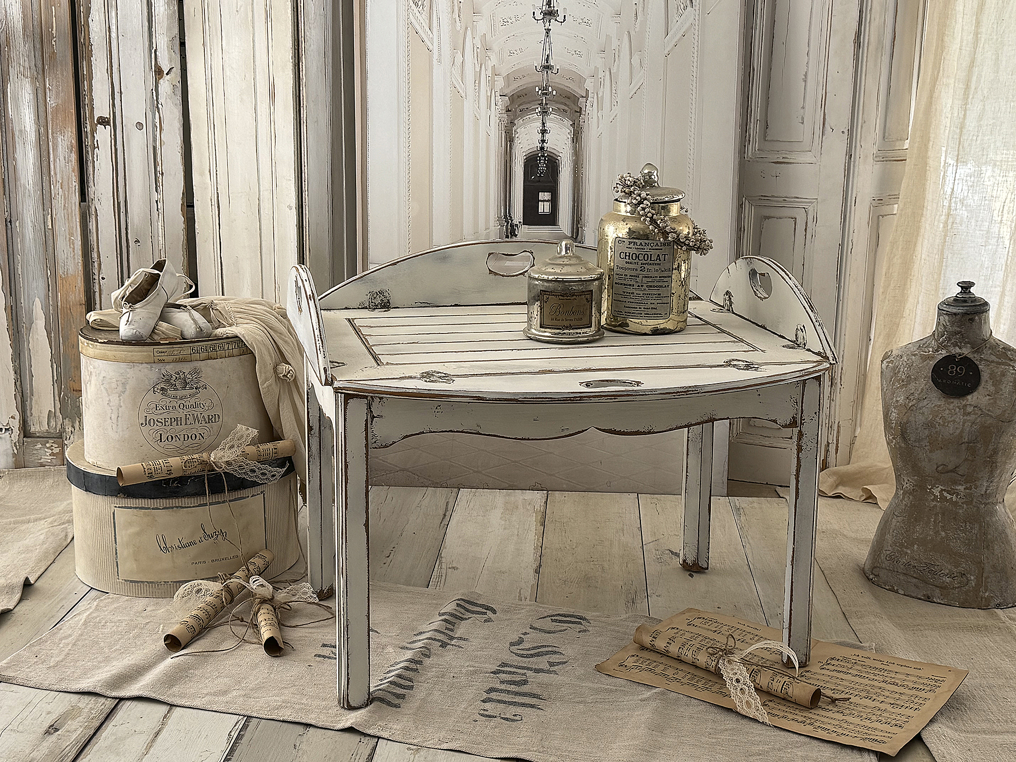 Davis Cabinet Tabletttisch aus massivem Nussbaum – Couchtisch mit abnehmbarem Serviertablett im Shabby Chic***