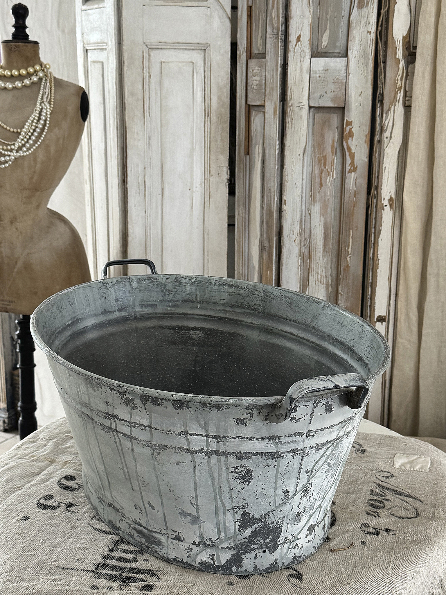 Schöne alte Emaille-Wanne im zartem Salbeigrün mit herrlicher Vintage-Patina***