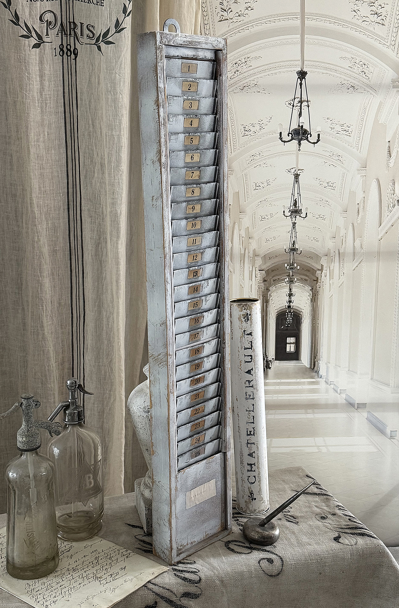 Alter Stempelkartenhalter – authentischer Charme vergangener Zeiten***