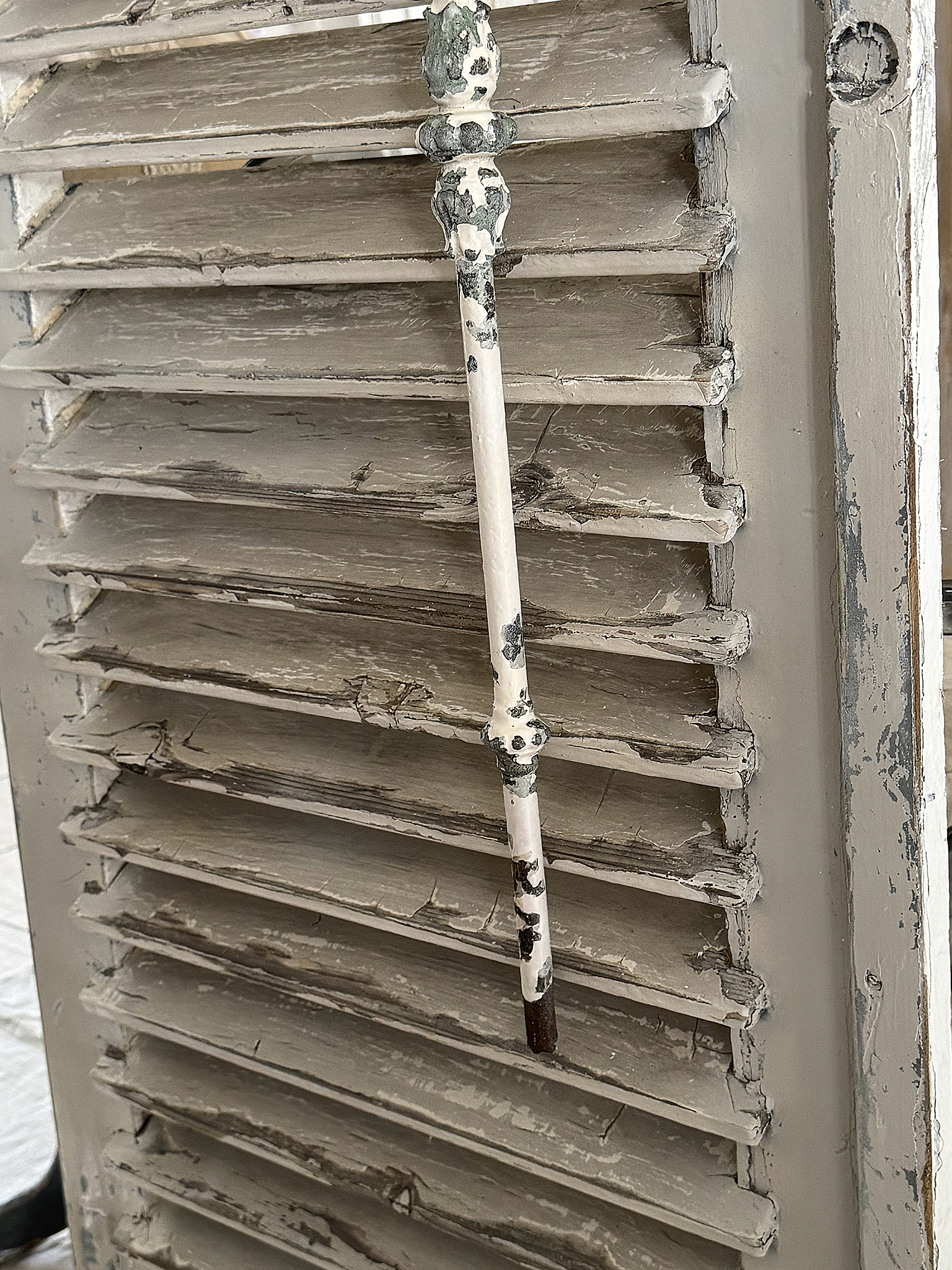 Wunderschöner antiker Lamellenladen im authentischen Vintage-Charme***