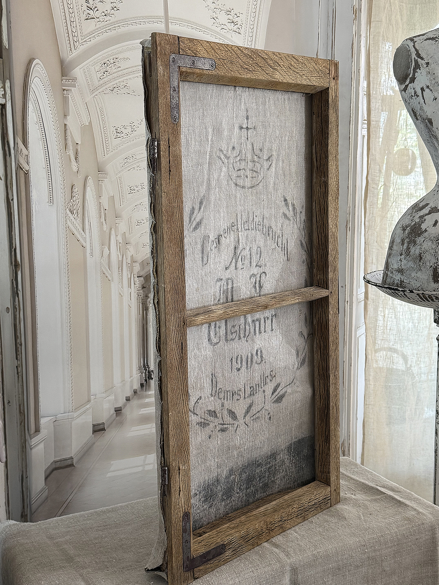 Alter Fensterrahmen mit antikem Mehlsack – zeitloses Shabby-Deko-Stück*** Alter Fensterrahmen mit antikem Mehlsack – zeitloses Shabby-Deko-Stück***