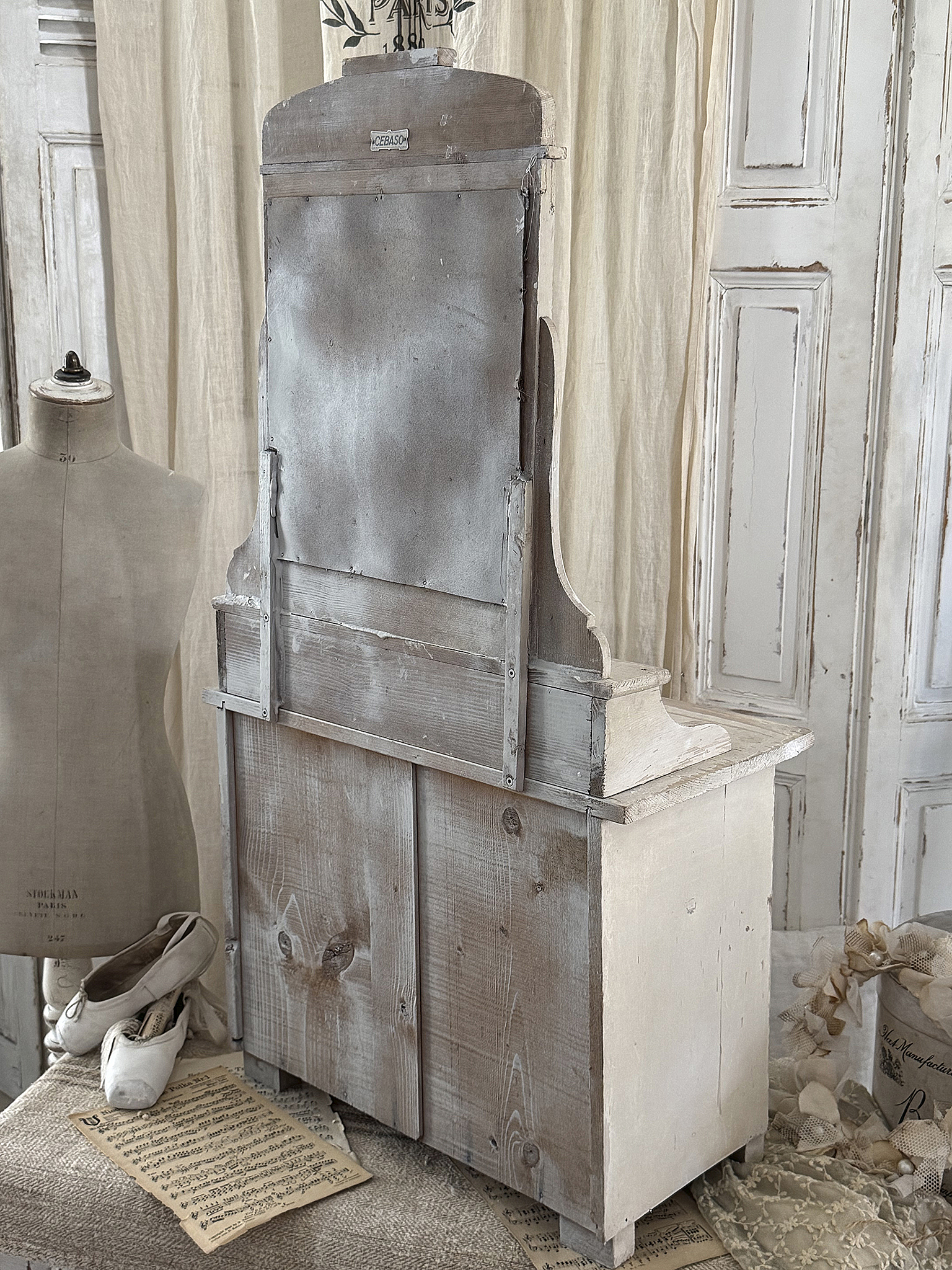 Antiker Modell-Spiegelschrank/Puppenschrank***