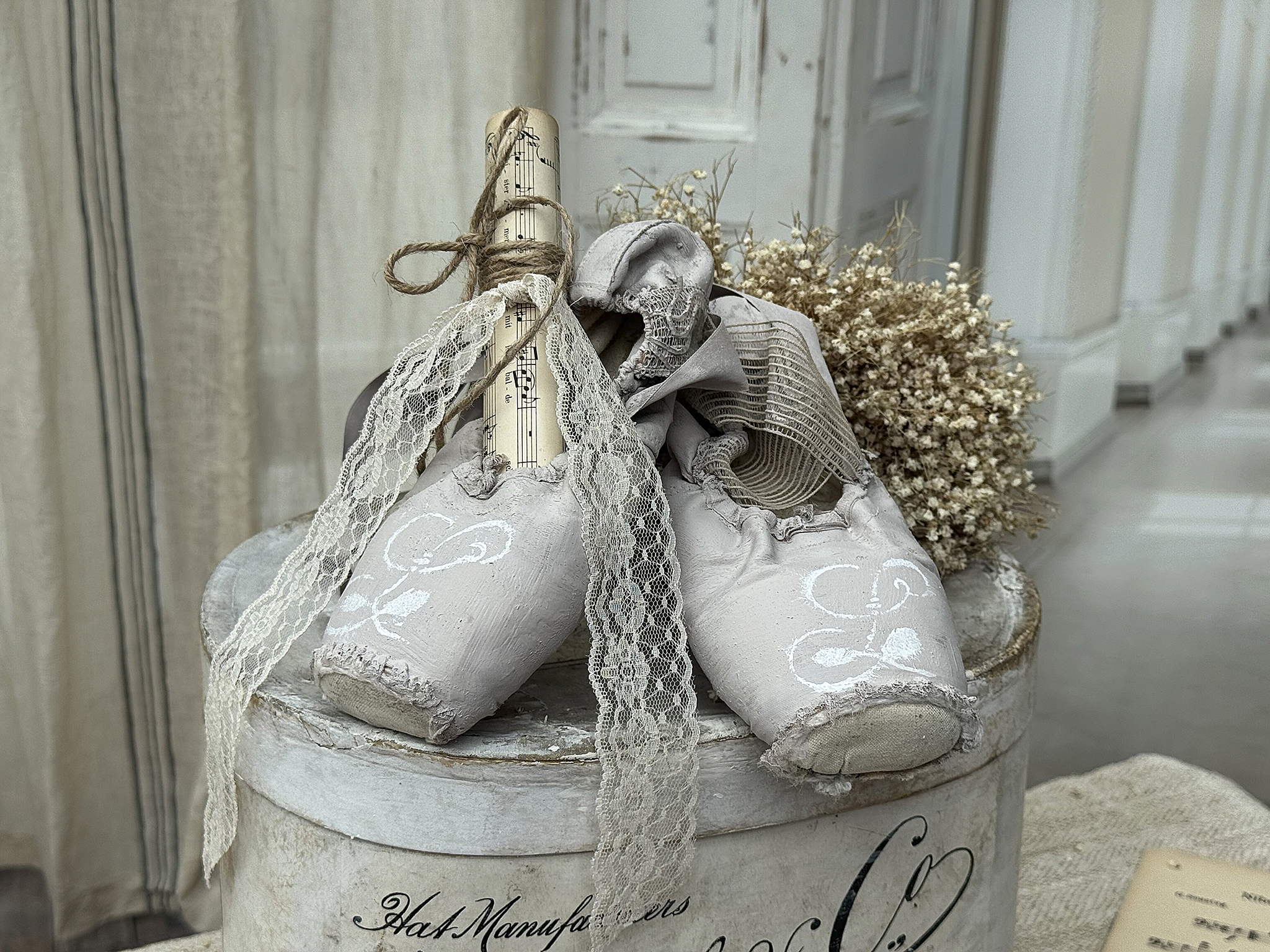  Alte Spitzenschuhe im taupen Vintagekleid L***