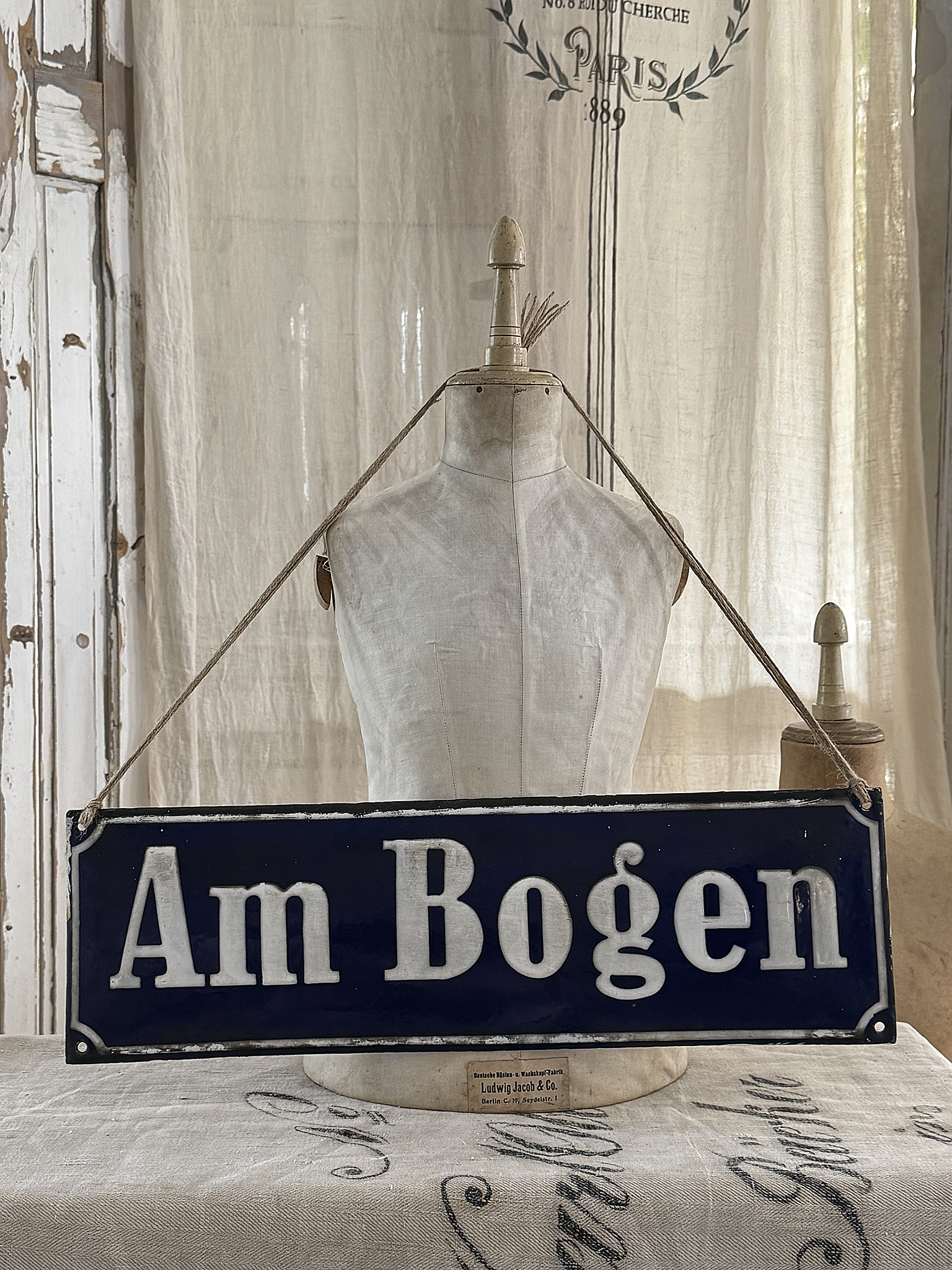 Altes großes Straßenschild aus Emaille***