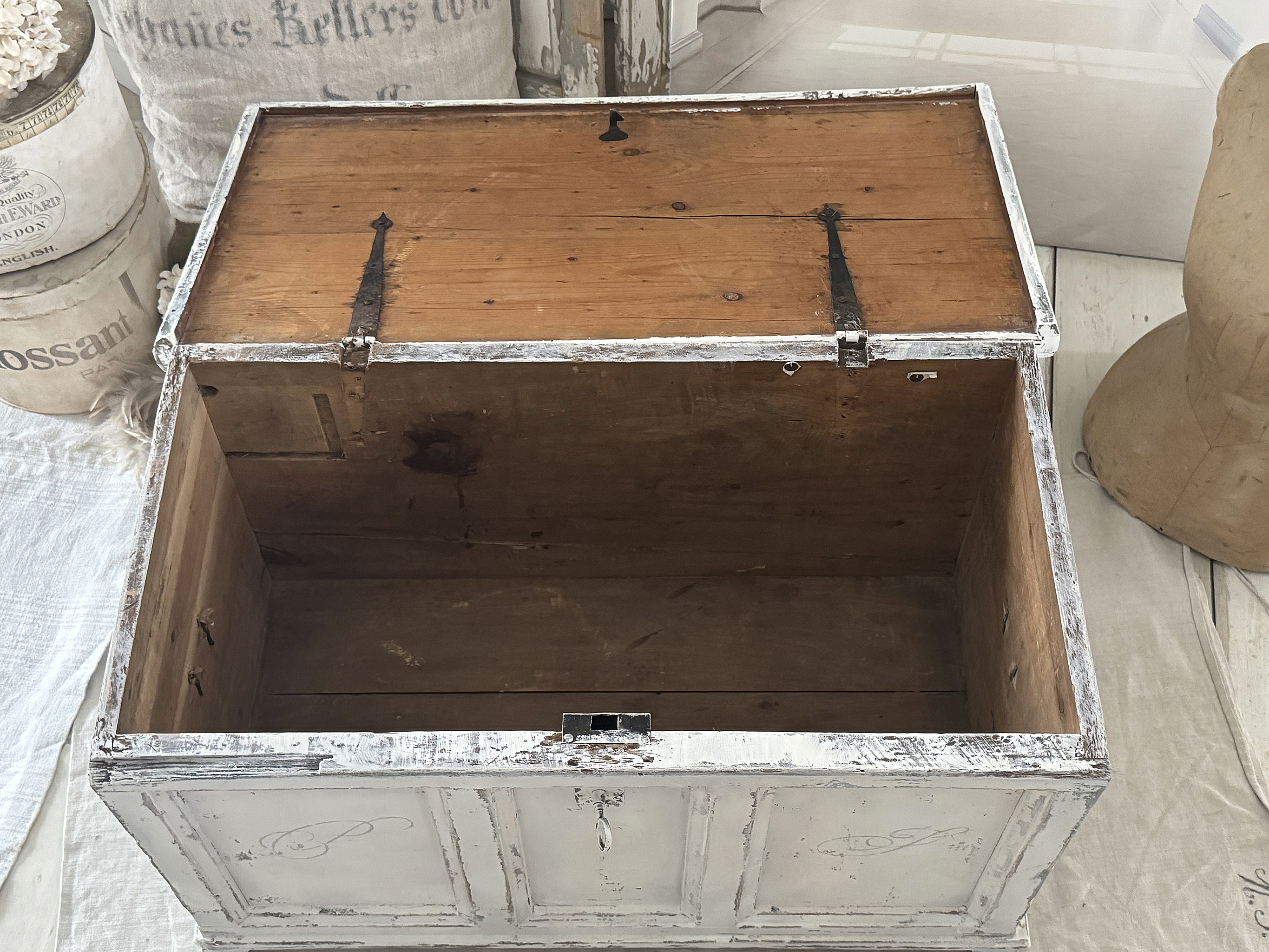 Antike Truhe/Sitztruhe Shabby-Pur ***