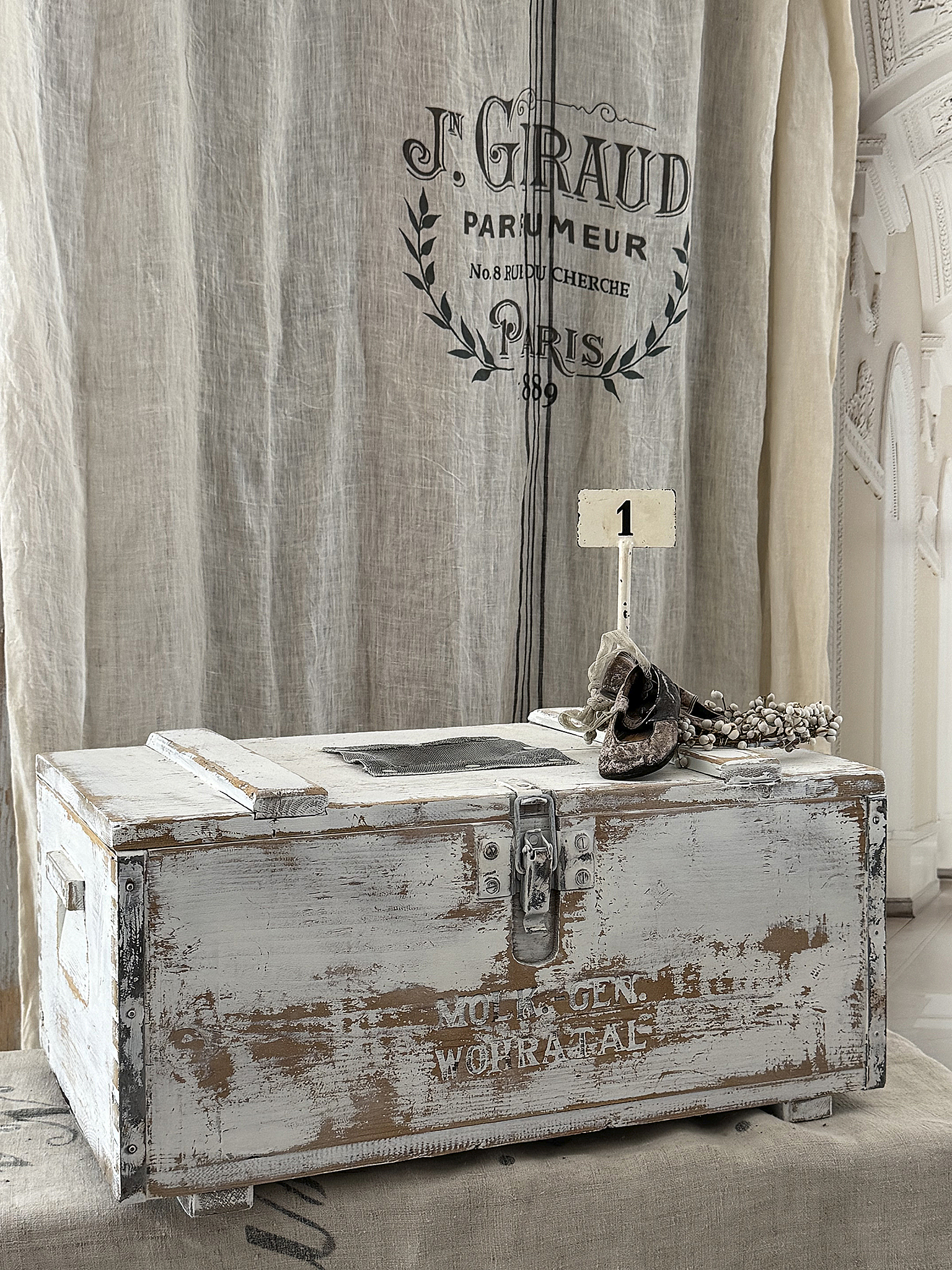 Alte Transportkiste aus Massivholz mit historischem Charme***