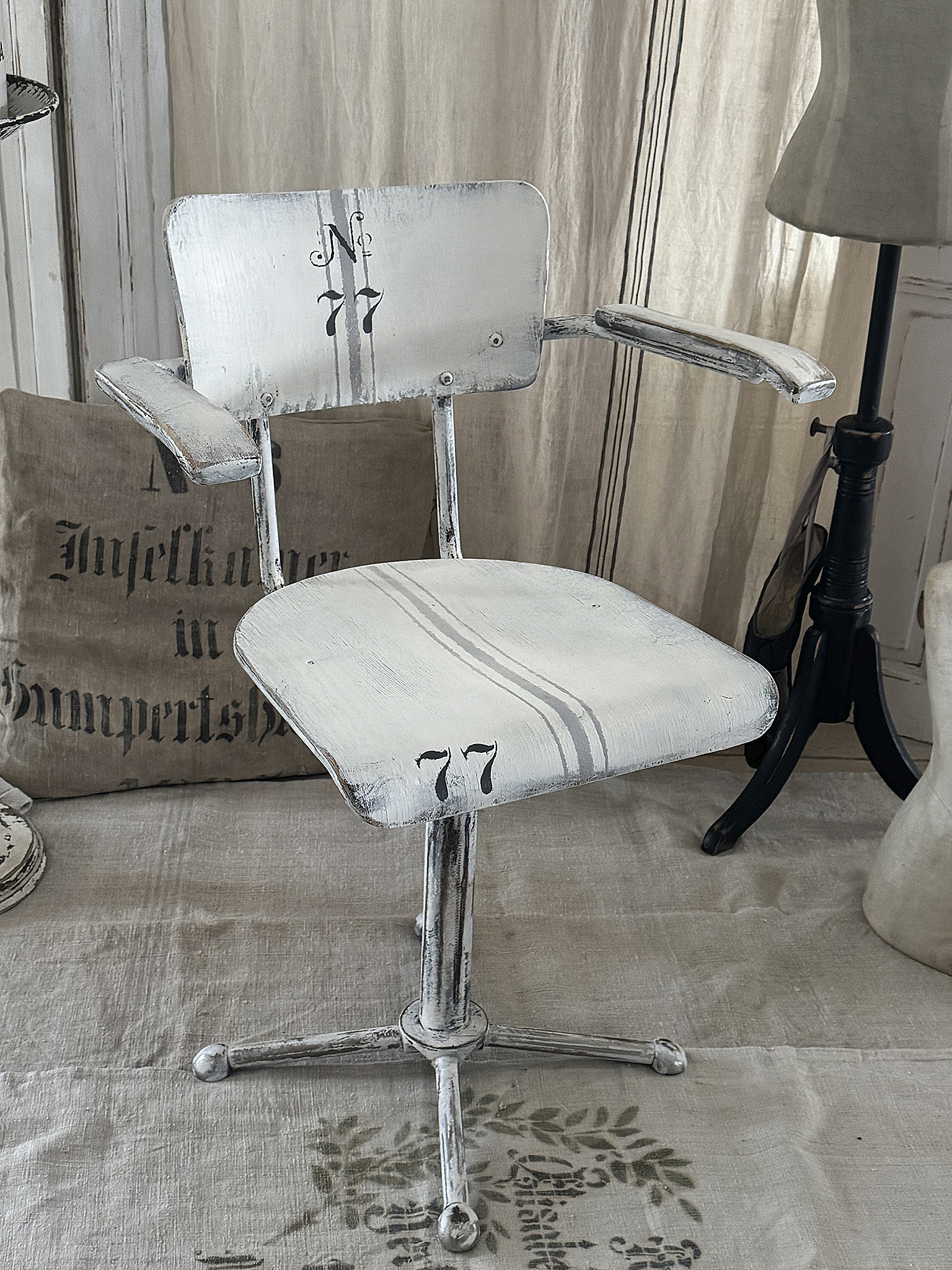 Alter Shabby Bürostuhl 77***