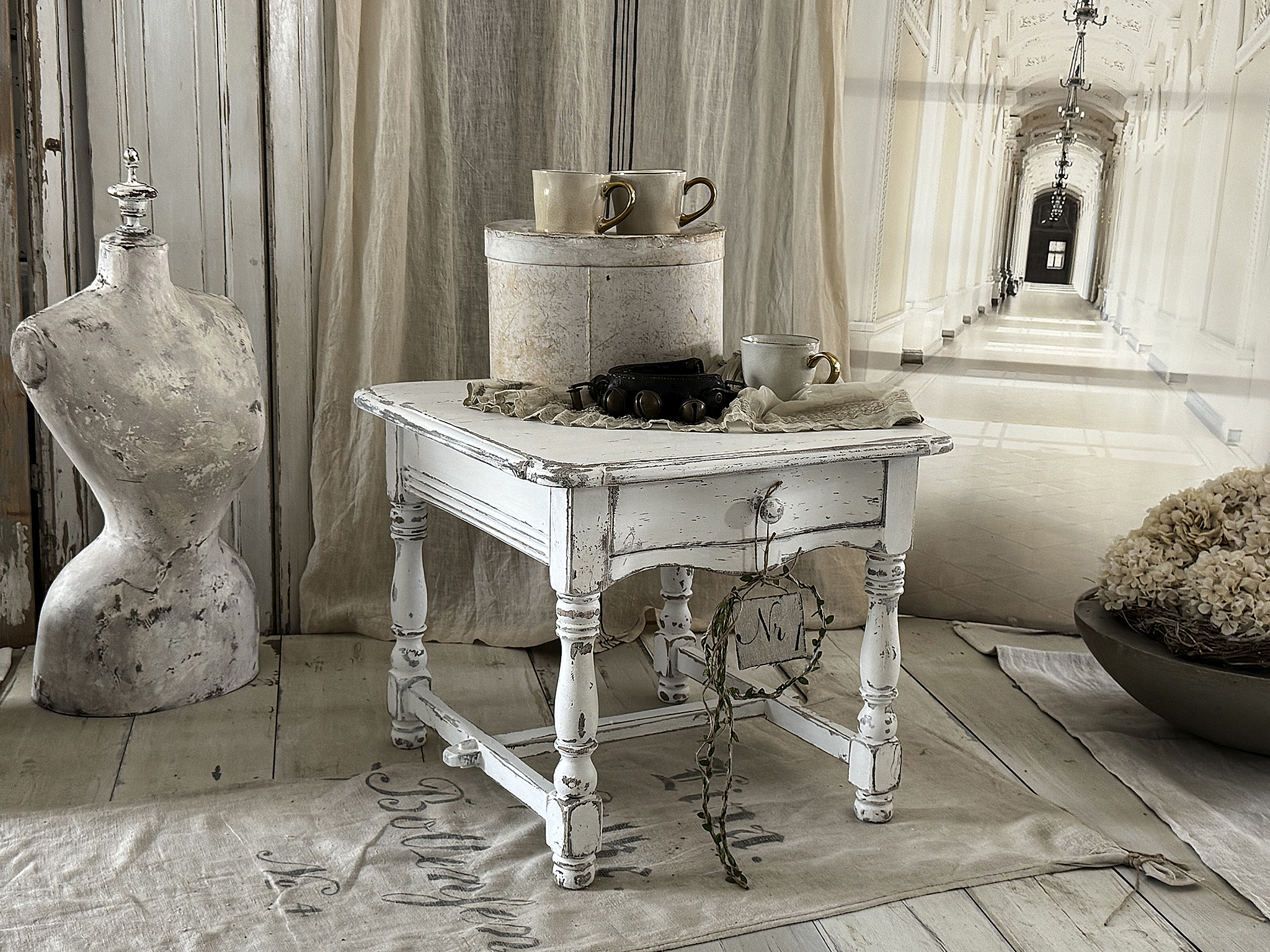  Alter Bauerntisch / Beistelltisch  im Vintage-Kleid***