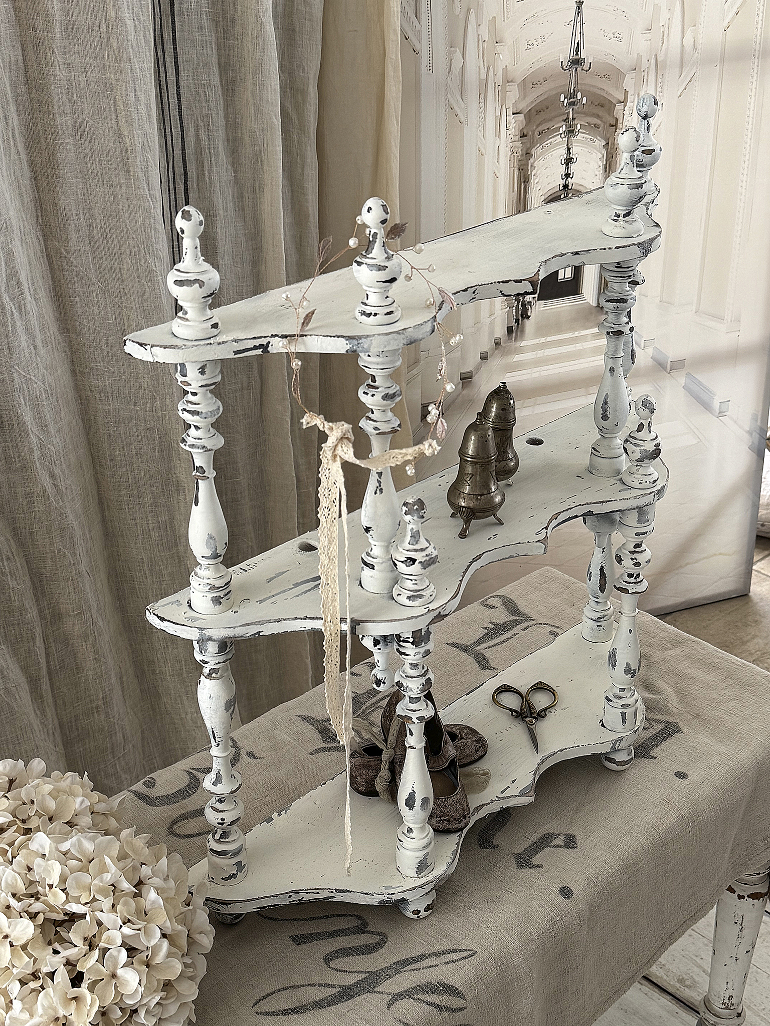 Süßes antikes Gründerzeitregal aus Holz mit wunderschönem Shabby-Chic-Charme***