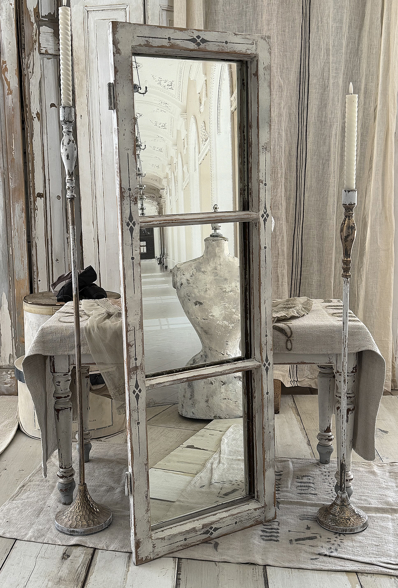 Altes Sprossenfenster als Spiegel – Shabby Chic****
