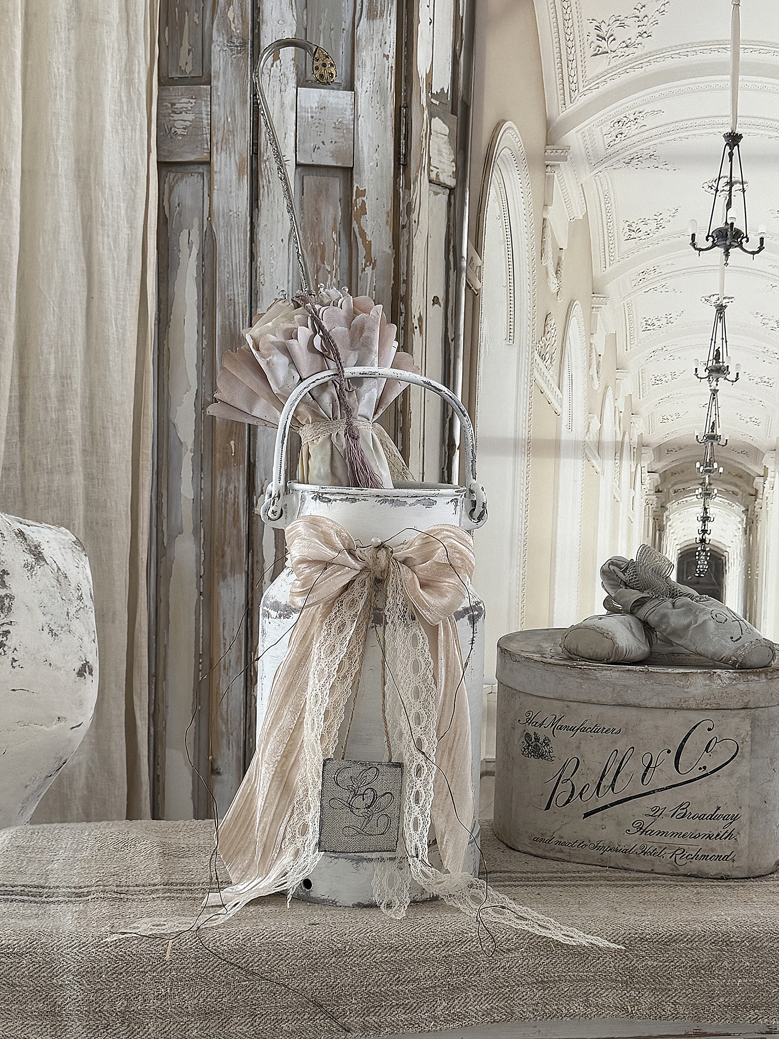 Alte Milchkanne im Vintage-Kleid***