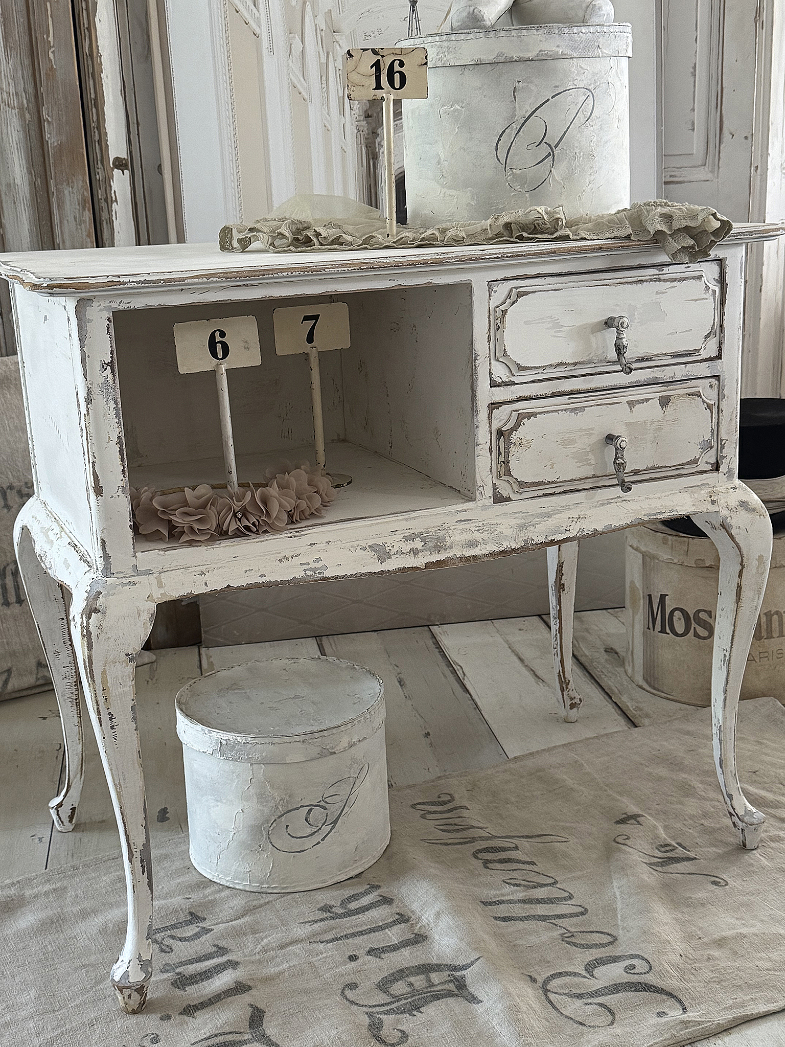 Zauberhafter Vintage-Beistelltisch mit Schubladen im Shabby-Chic***
