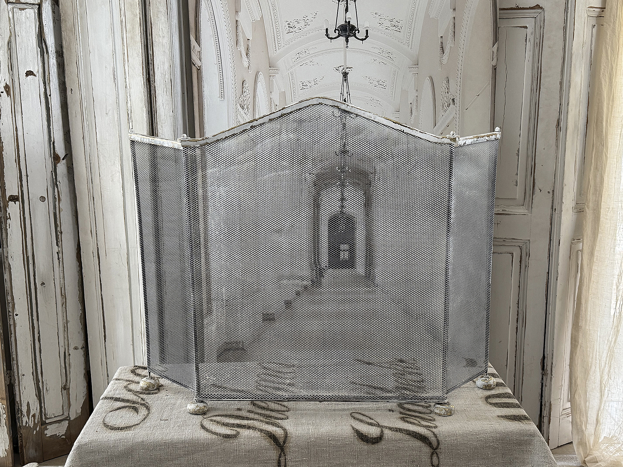 Antiker Kaminschutz aus Eisen und Messing im Shabby Chic***