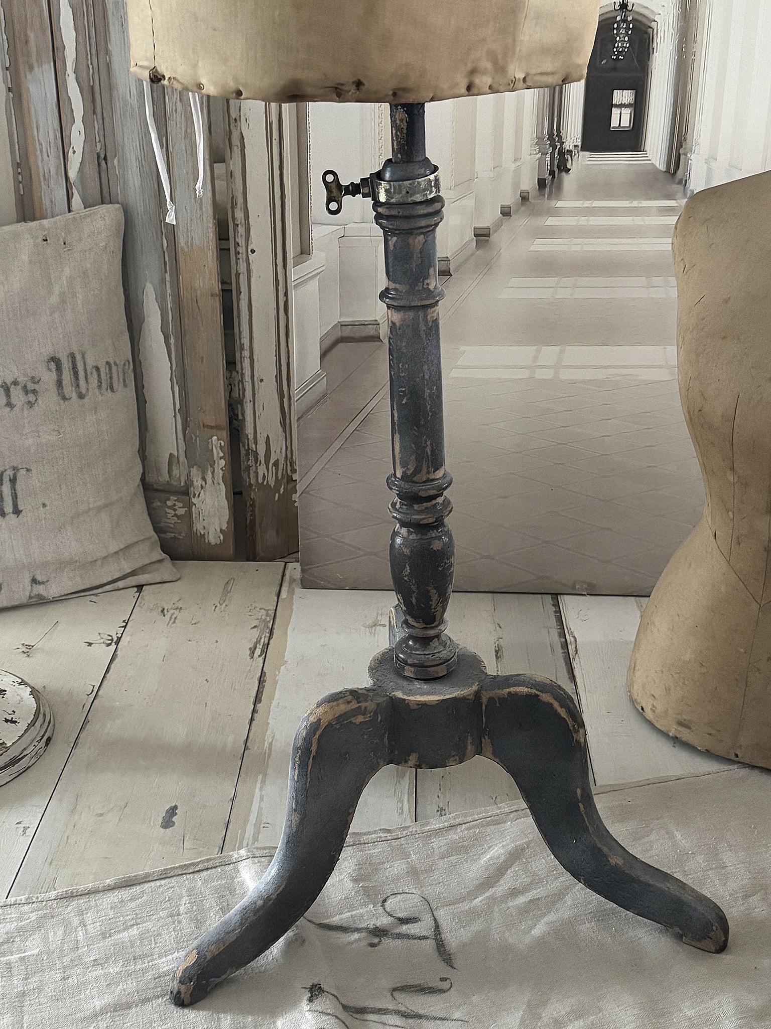 Antike Schneiderpuppe mit Accessoires Wespentaille***