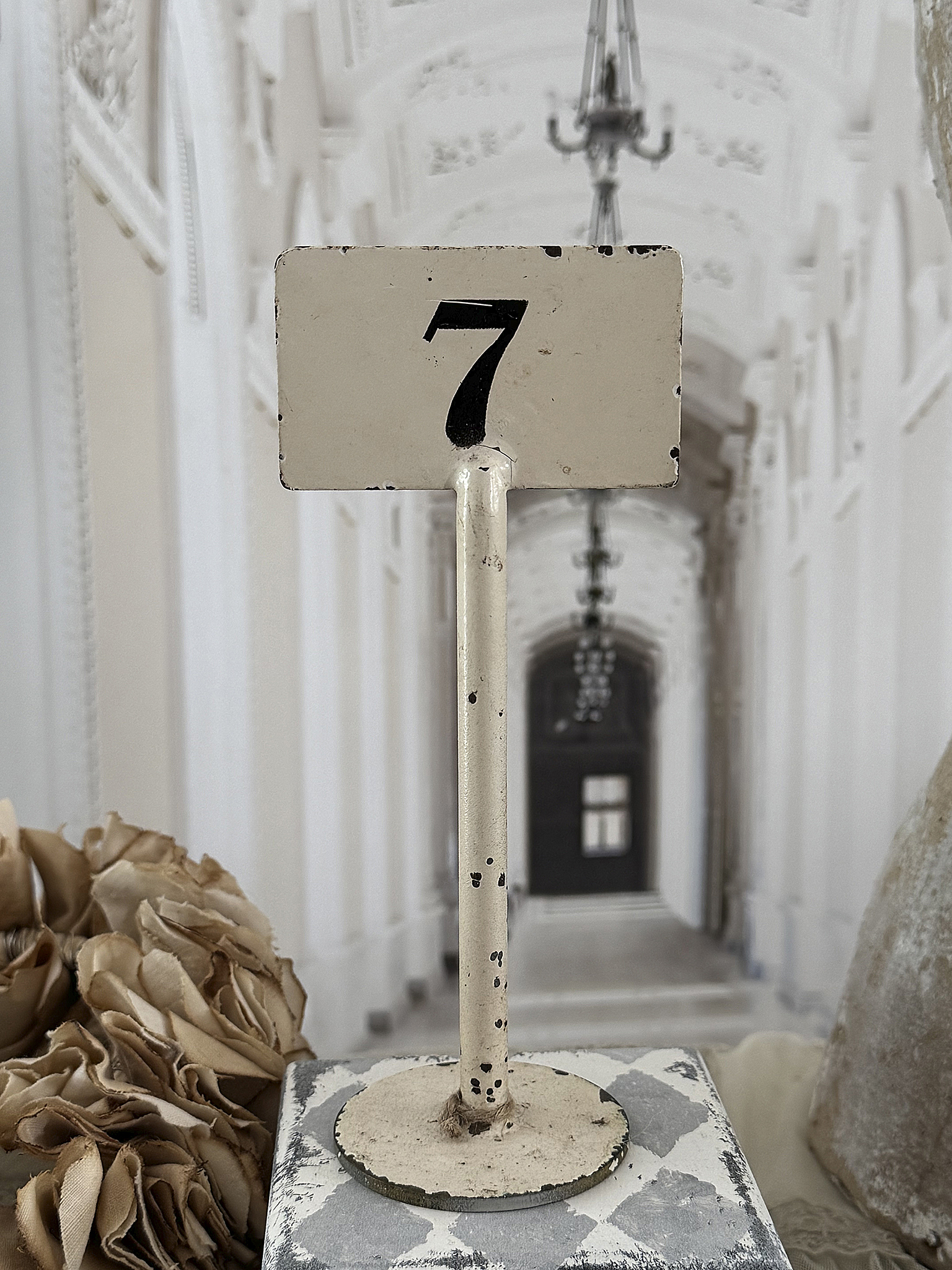 Seltene antike Tischzahlen aus Frankreich mit Originalzahlen und Patina***