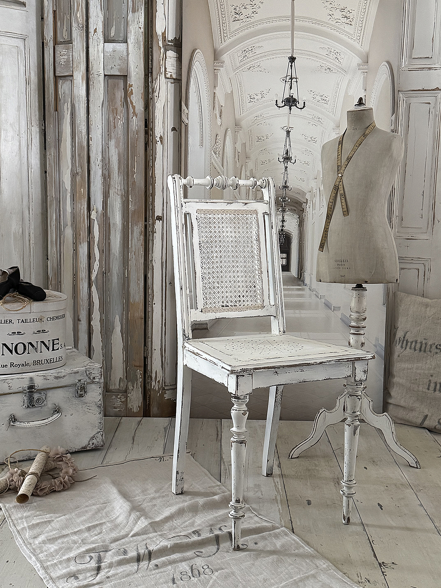 Antiker Gründerzeitstuhl im mattweißen Shabby-Kleid *** Antiker Gründerzeitstuhl im mattweißen Shabby-Kleid ***