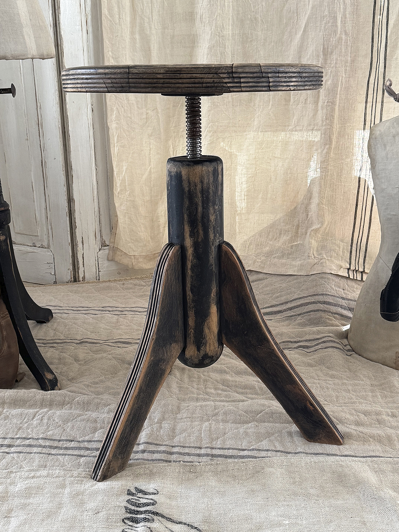 Alter Klavierhocker im Original-Vintage-Kleid***