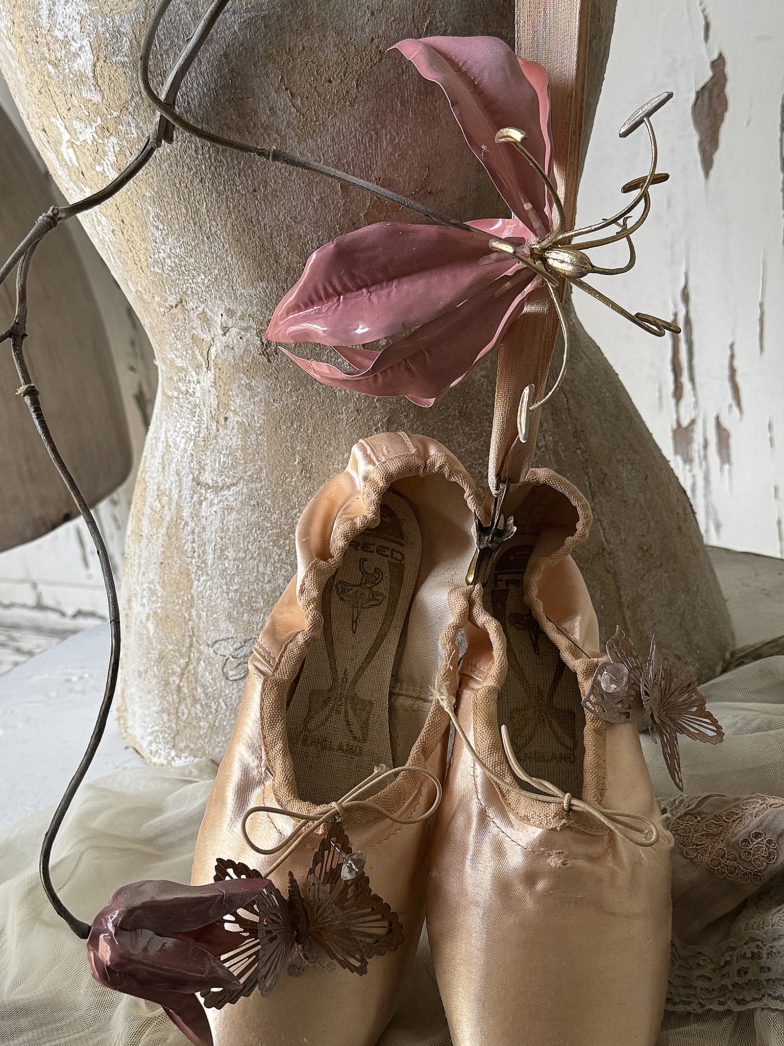 Individuelles Ballettschuh-Arrangement mit Lackorchidee***