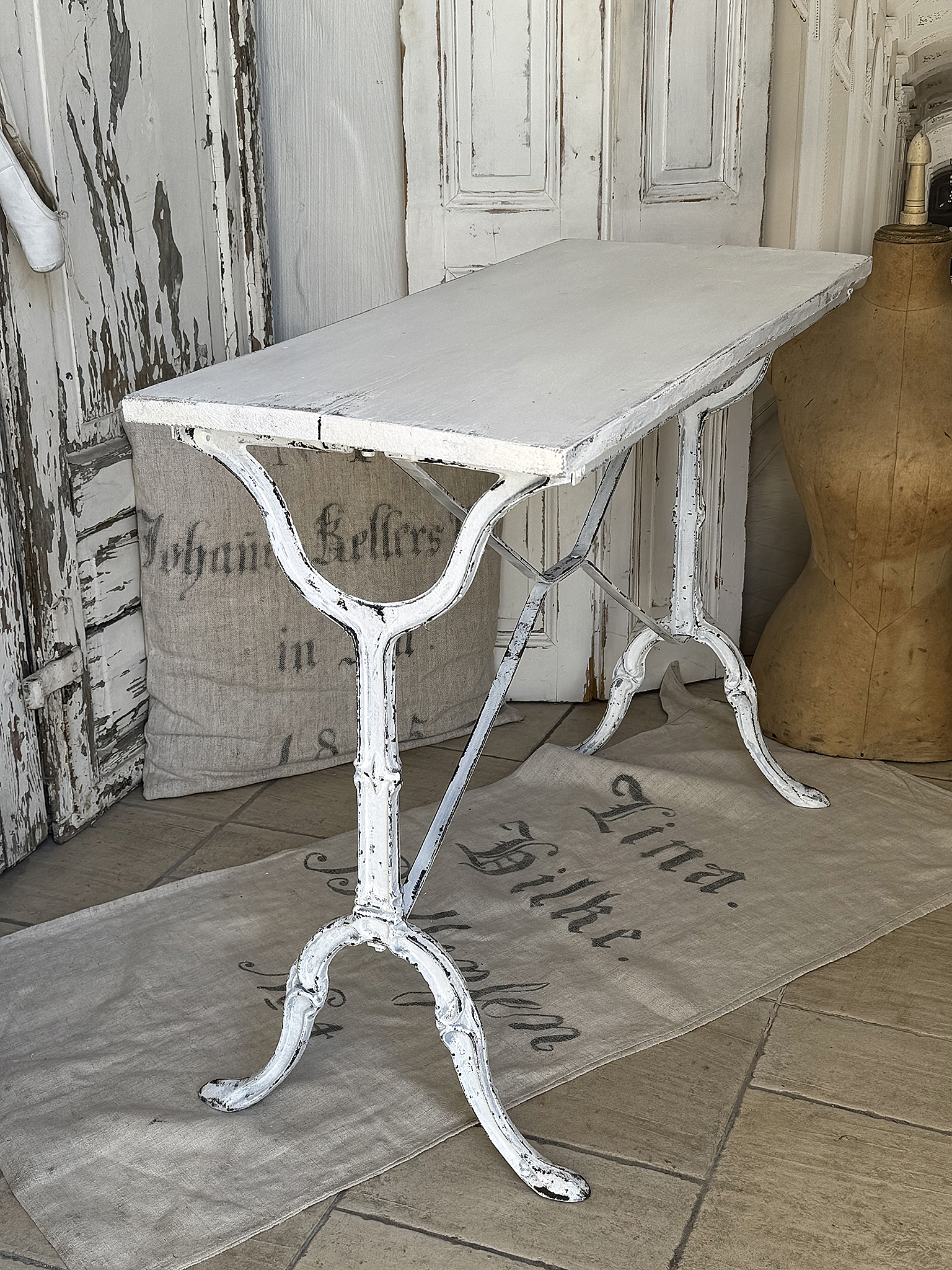 Alter Beistell- bzw. Konsolentisch im Shabby-Kleid***