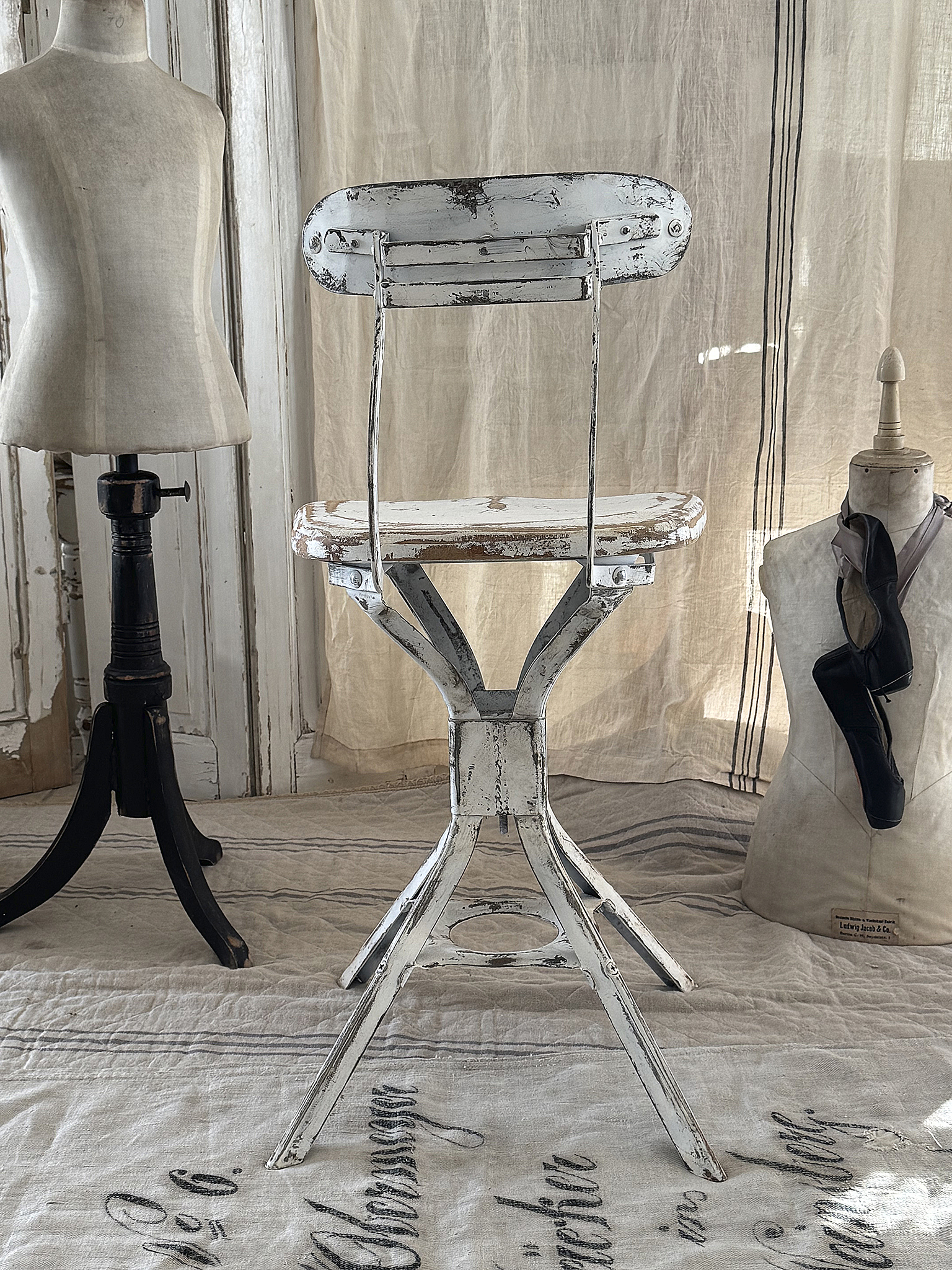 Alter Werkstatt-Loft Stuhl im Shabbykleid***