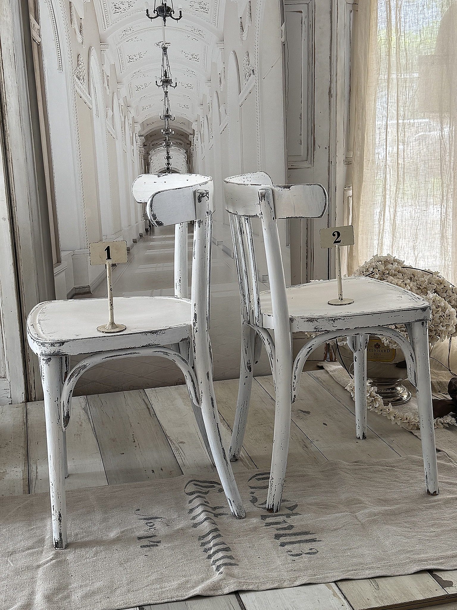 Antiker Bugholzstuhl – Matt-Weiß – Shabby Chic – Vintage Stuhl mit Patina***