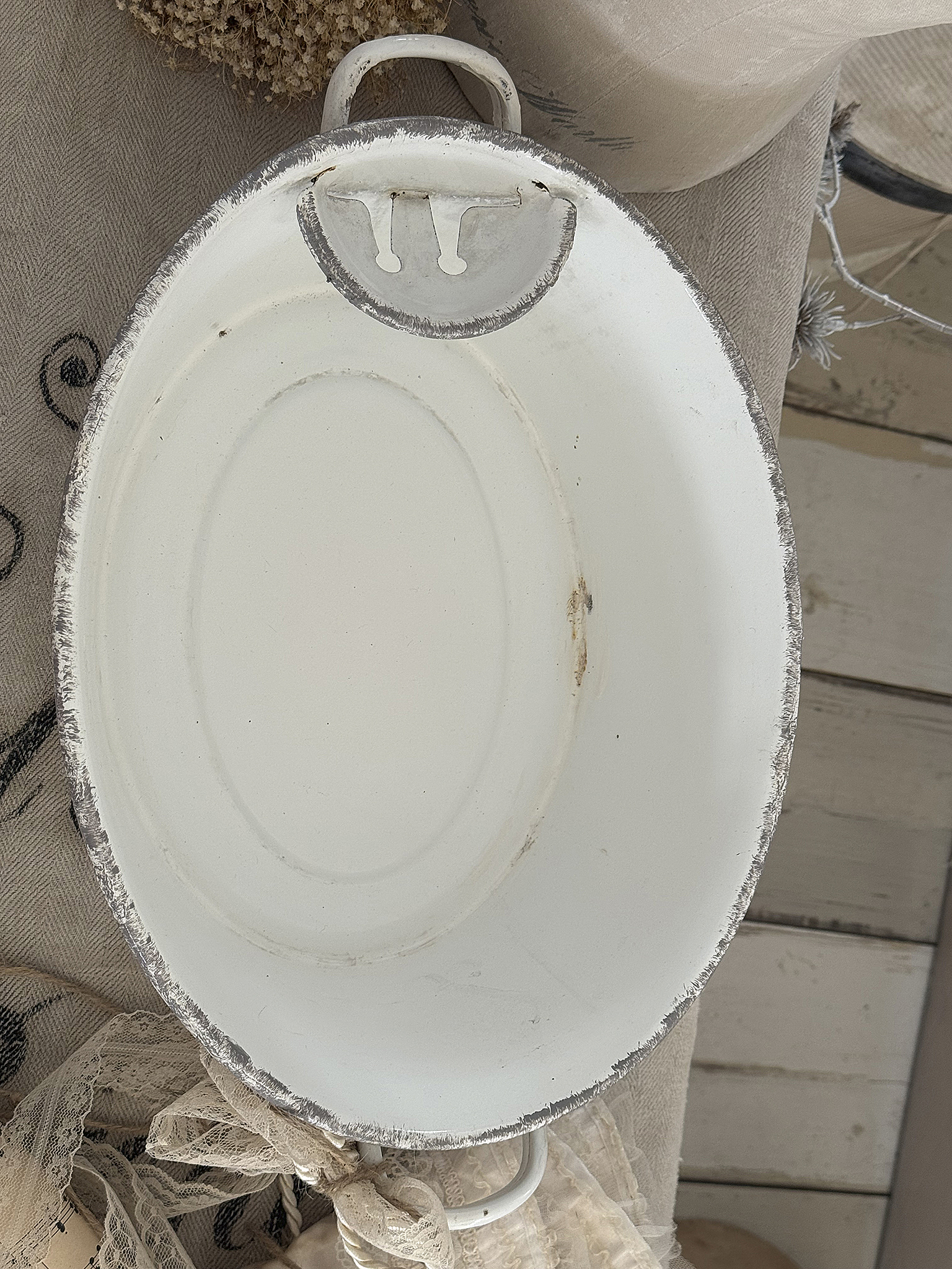 Süße Waschschüssel mit romantischer Deko***