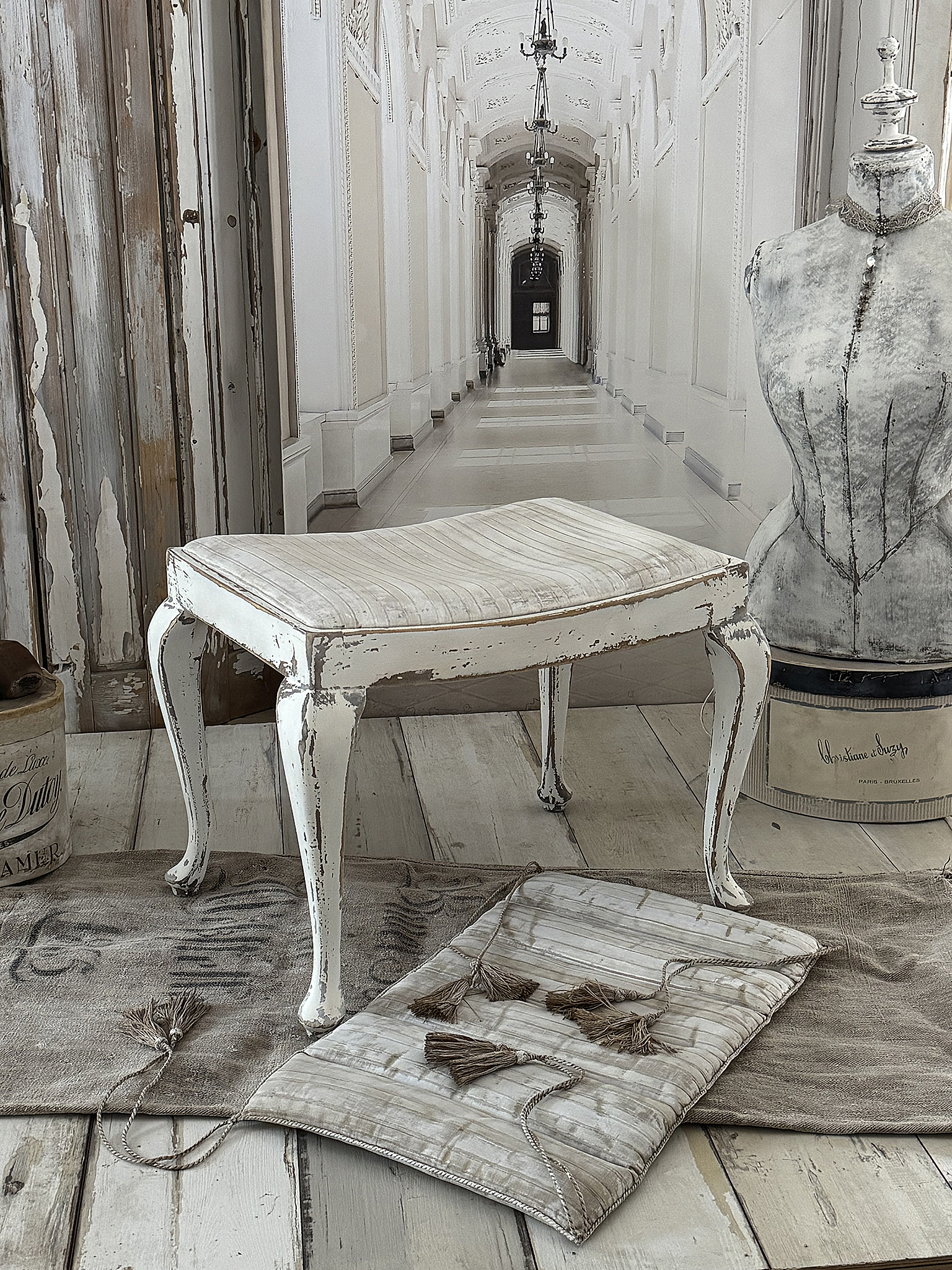  Alter Polsterhocker mit nostalgischem Charme***