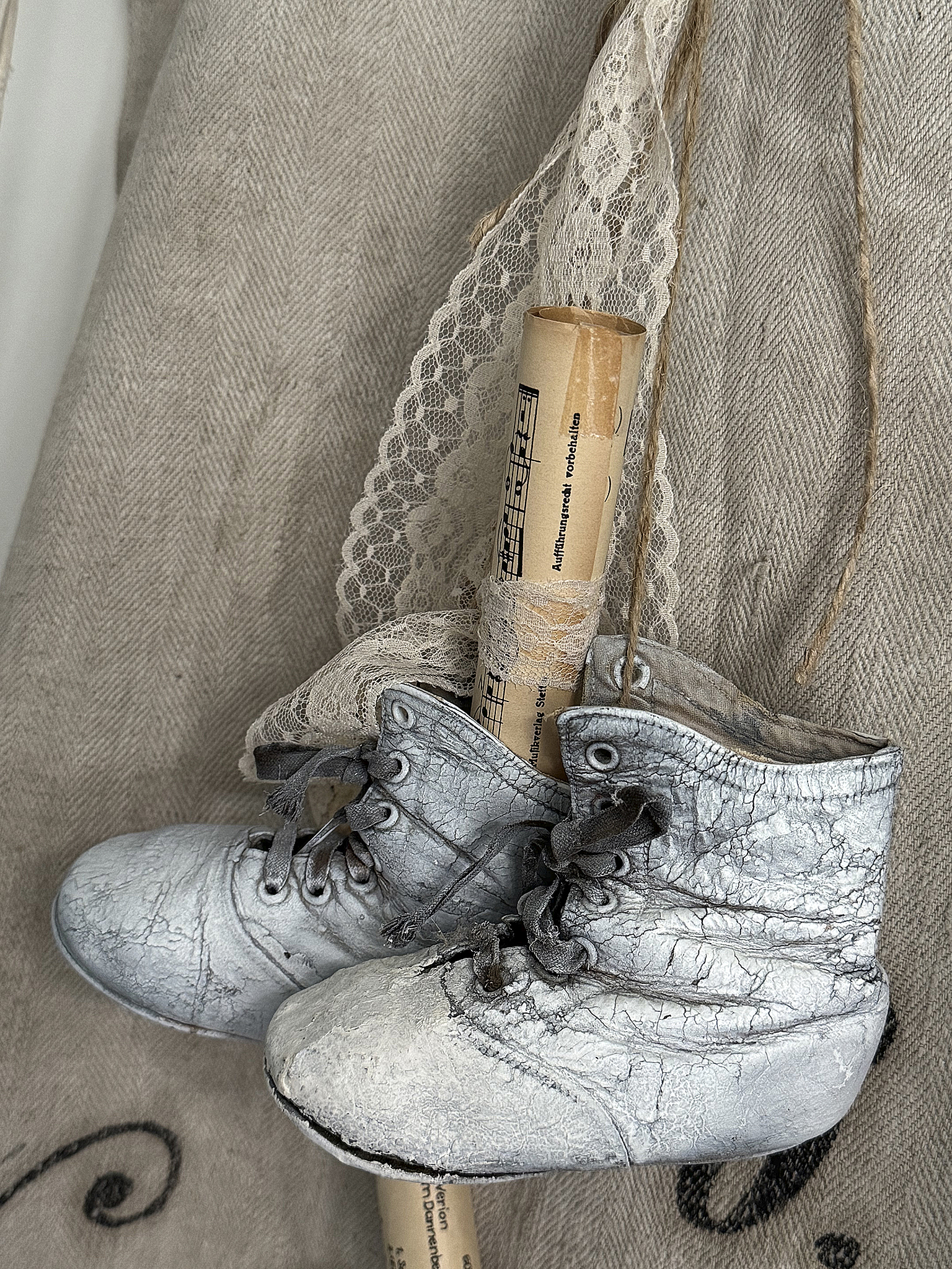Antike Kinderschuhe mit Vintage-Deko*** Antike Kinderschuhe mit Vintage-Deko***