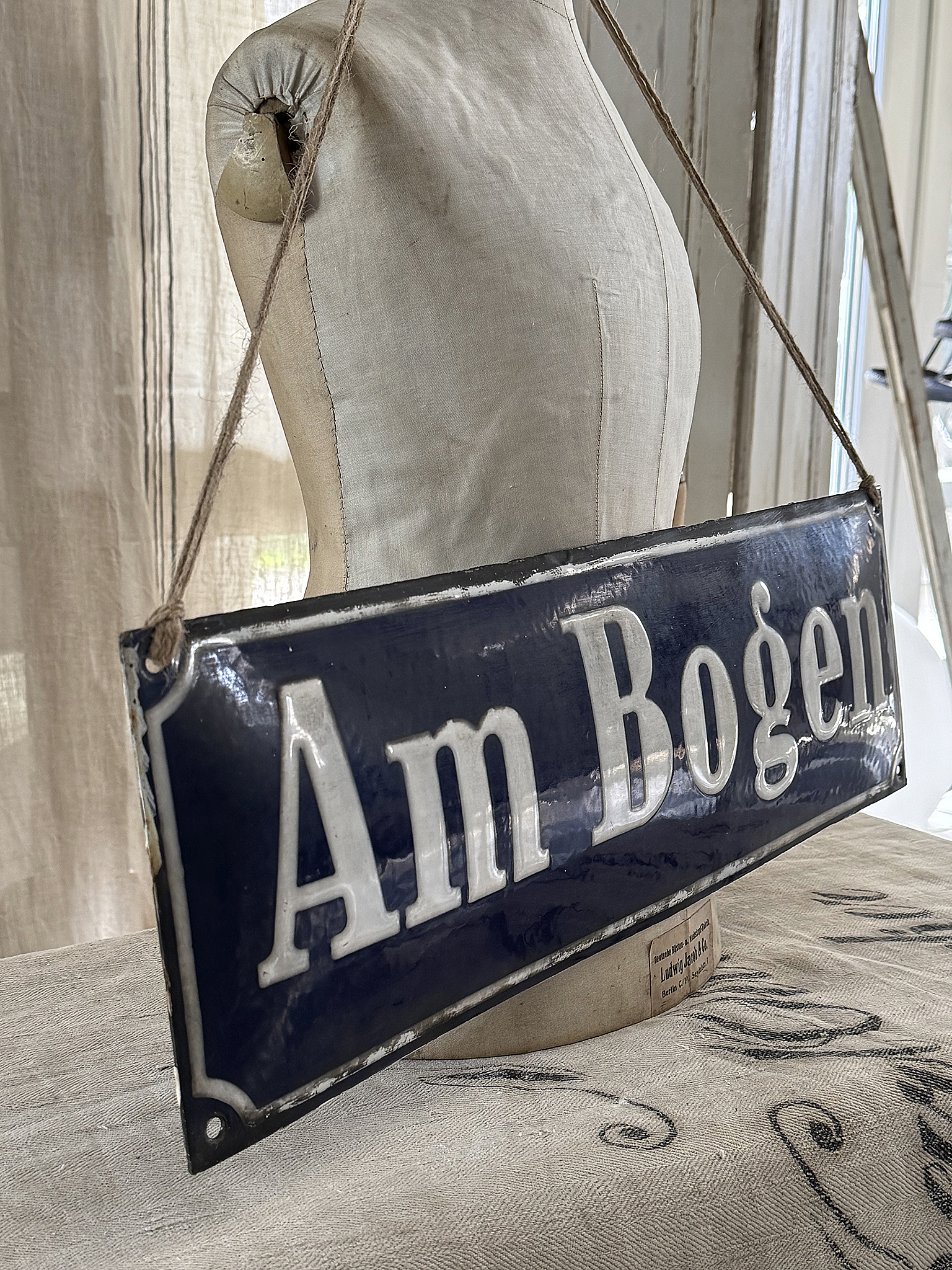 Altes großes Straßenschild aus Emaille***