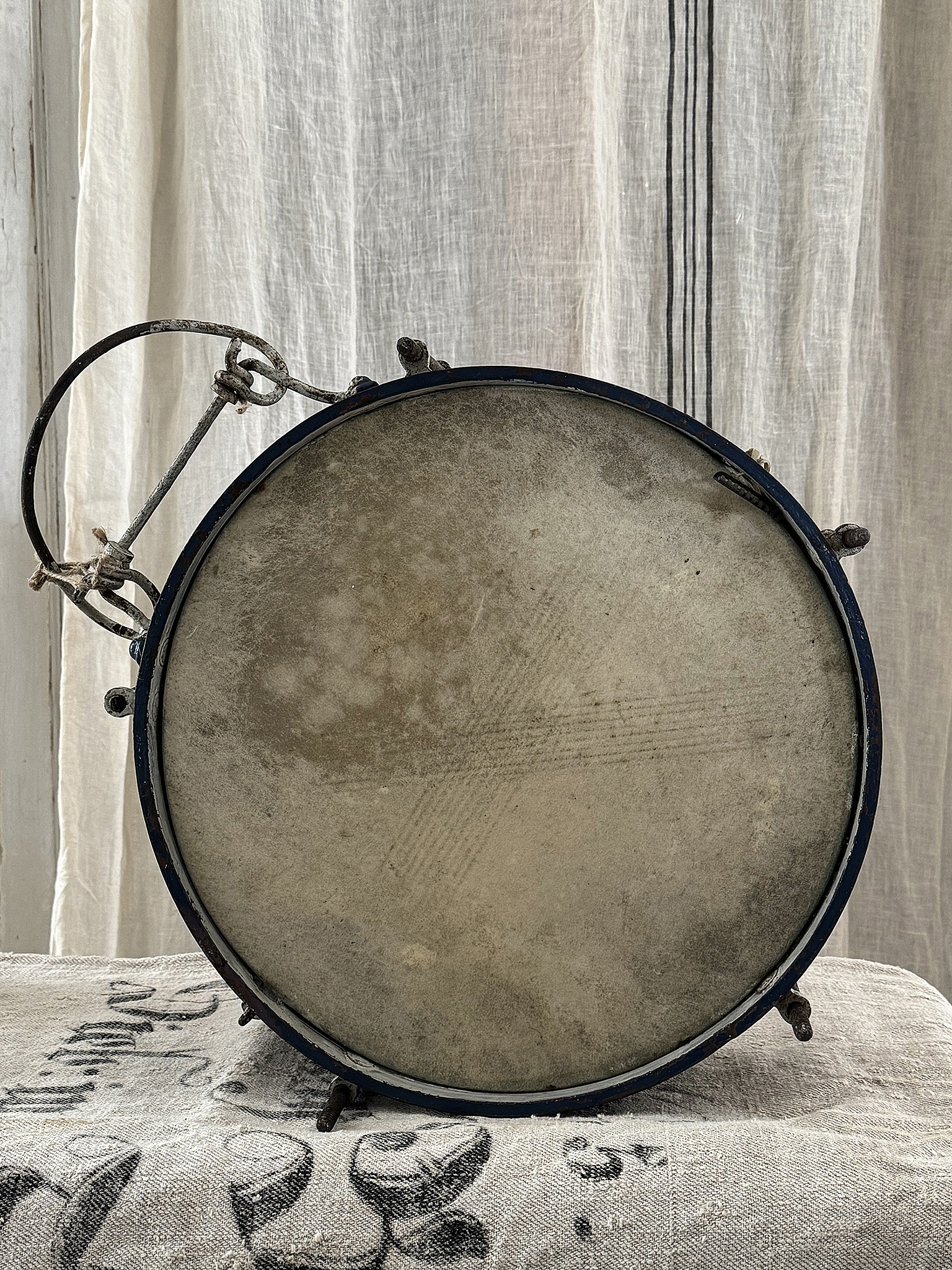 Zauberhafte antike Trommel mit Originalpatina und Messingdetails***