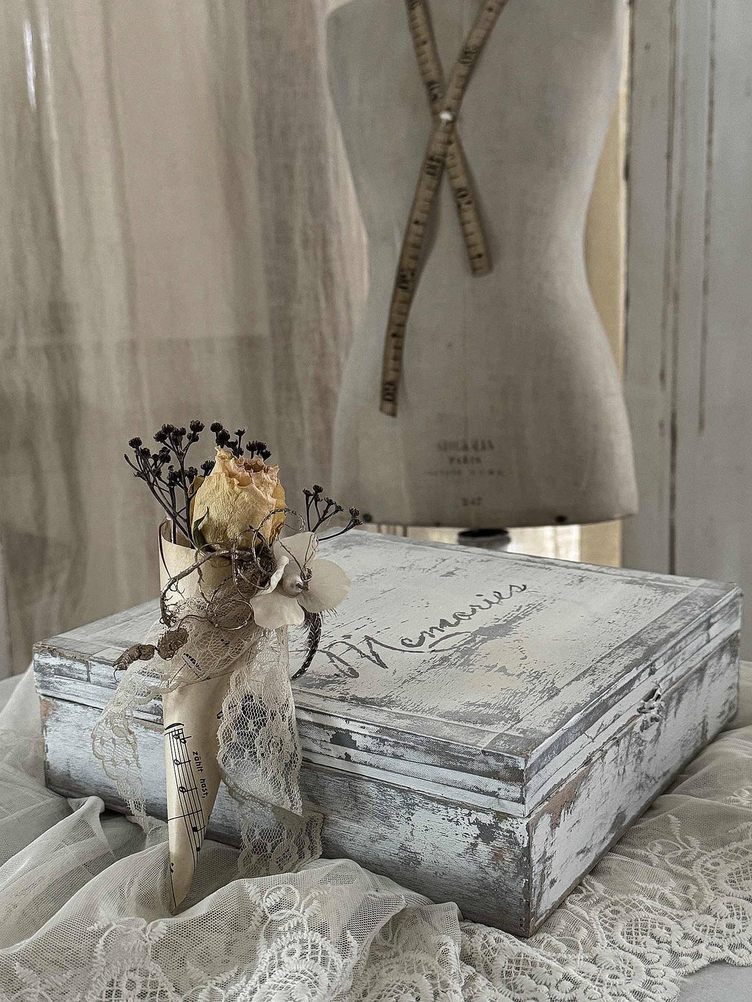 Alte Schatulle Memories mit zarter Deko***