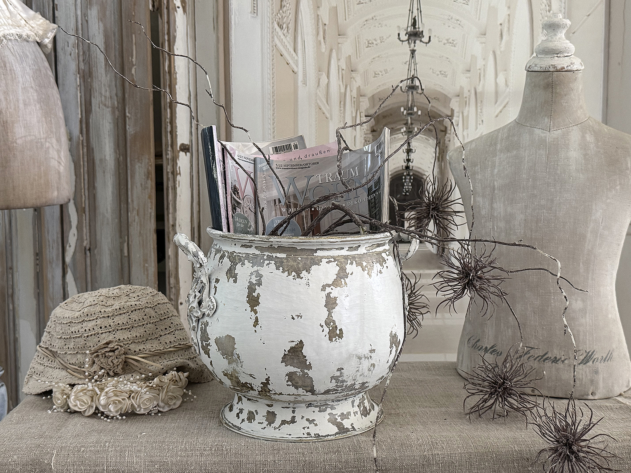 Großer Vintage-Messingtopf im Shabby-chic***