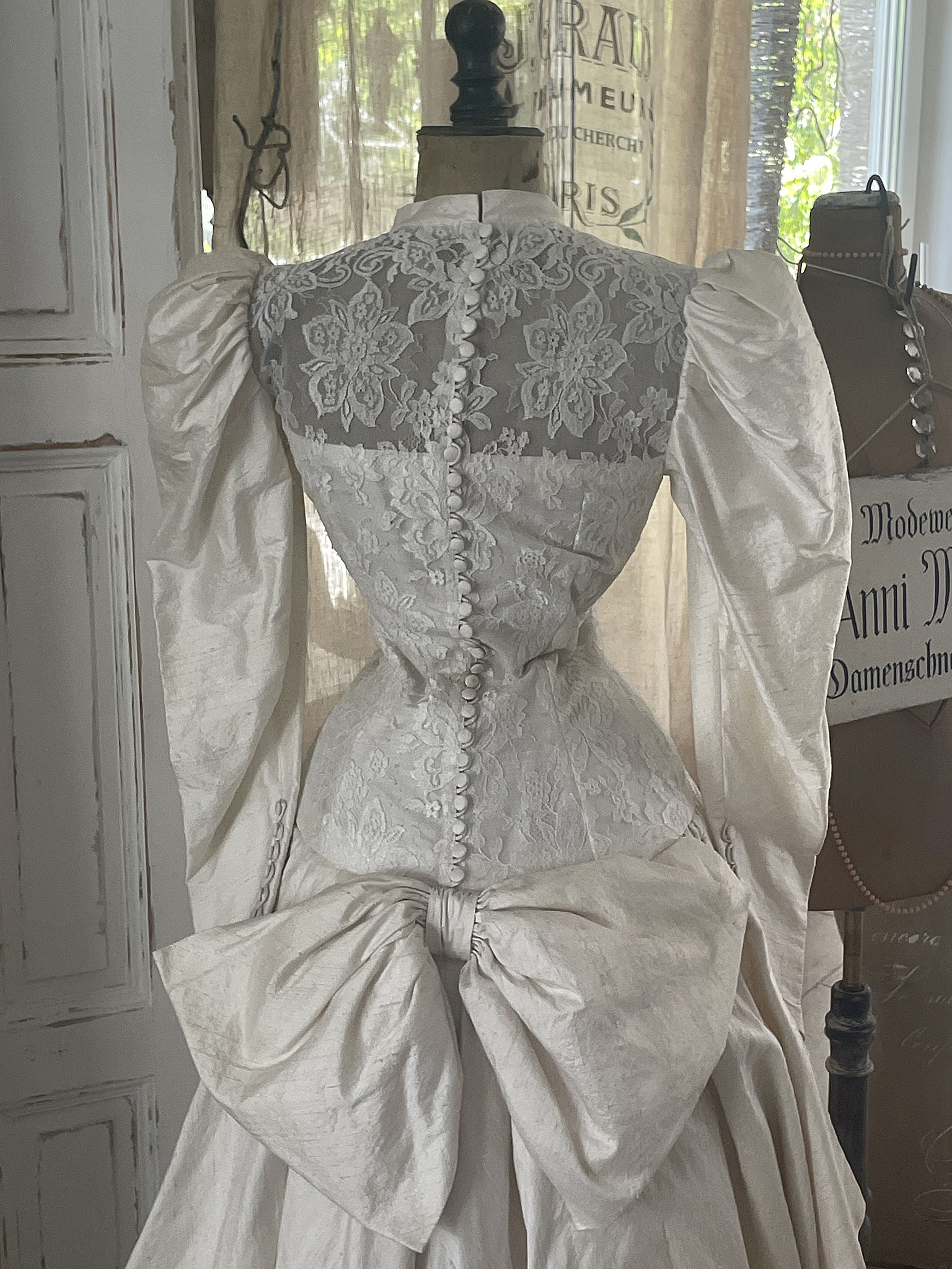Traumteil antikes Brautkleid mit Schleppe***