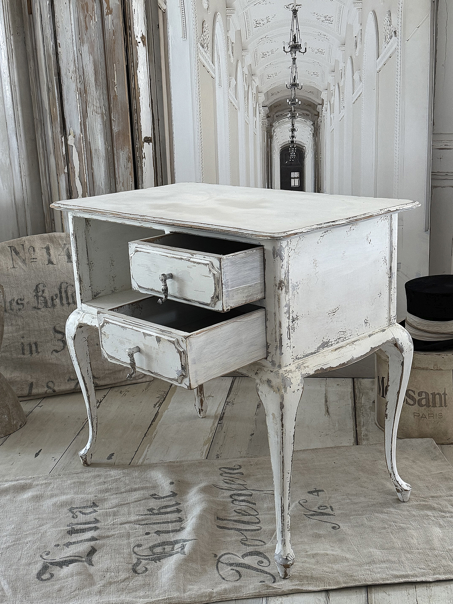 Zauberhafter Vintage-Beistelltisch mit Schubladen im Shabby-Chic***