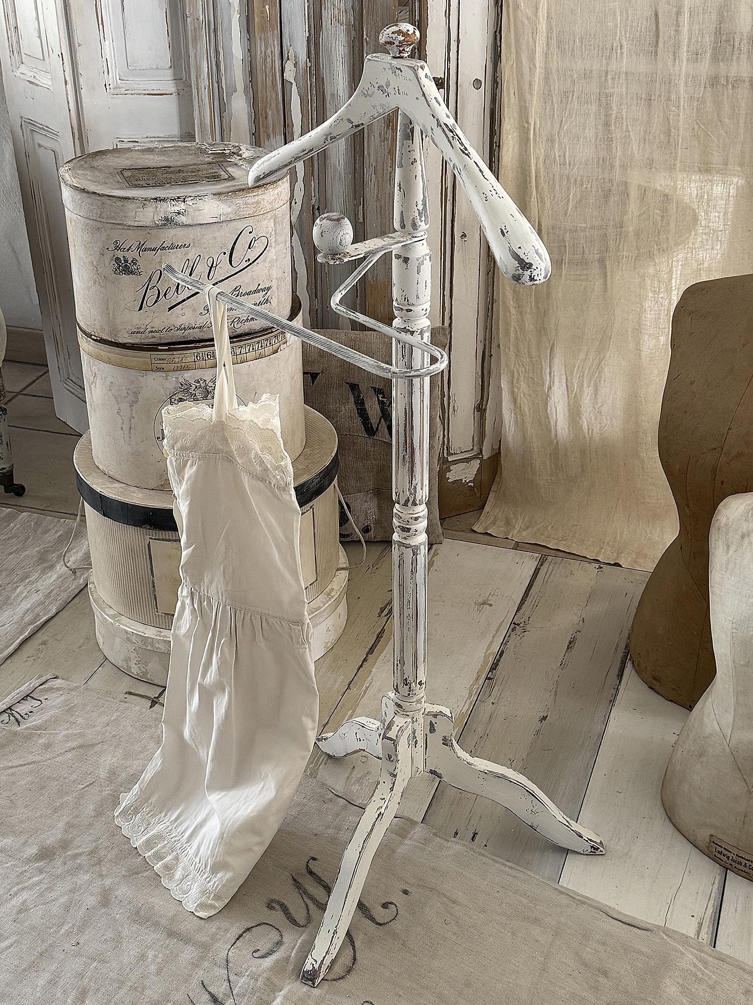 Stummer Diener im Shabbykleid***