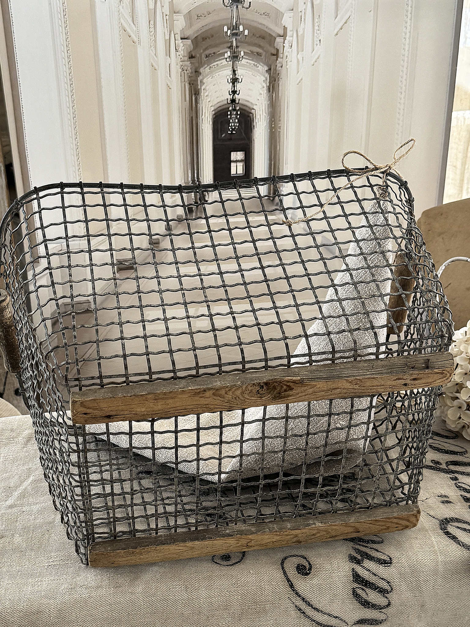  Alter Eisenkorb mit Leinen***