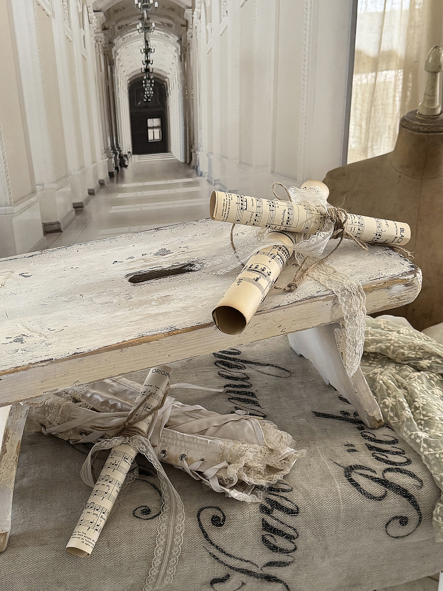 Langes Fußbänkchen im alten Shabbykleid***