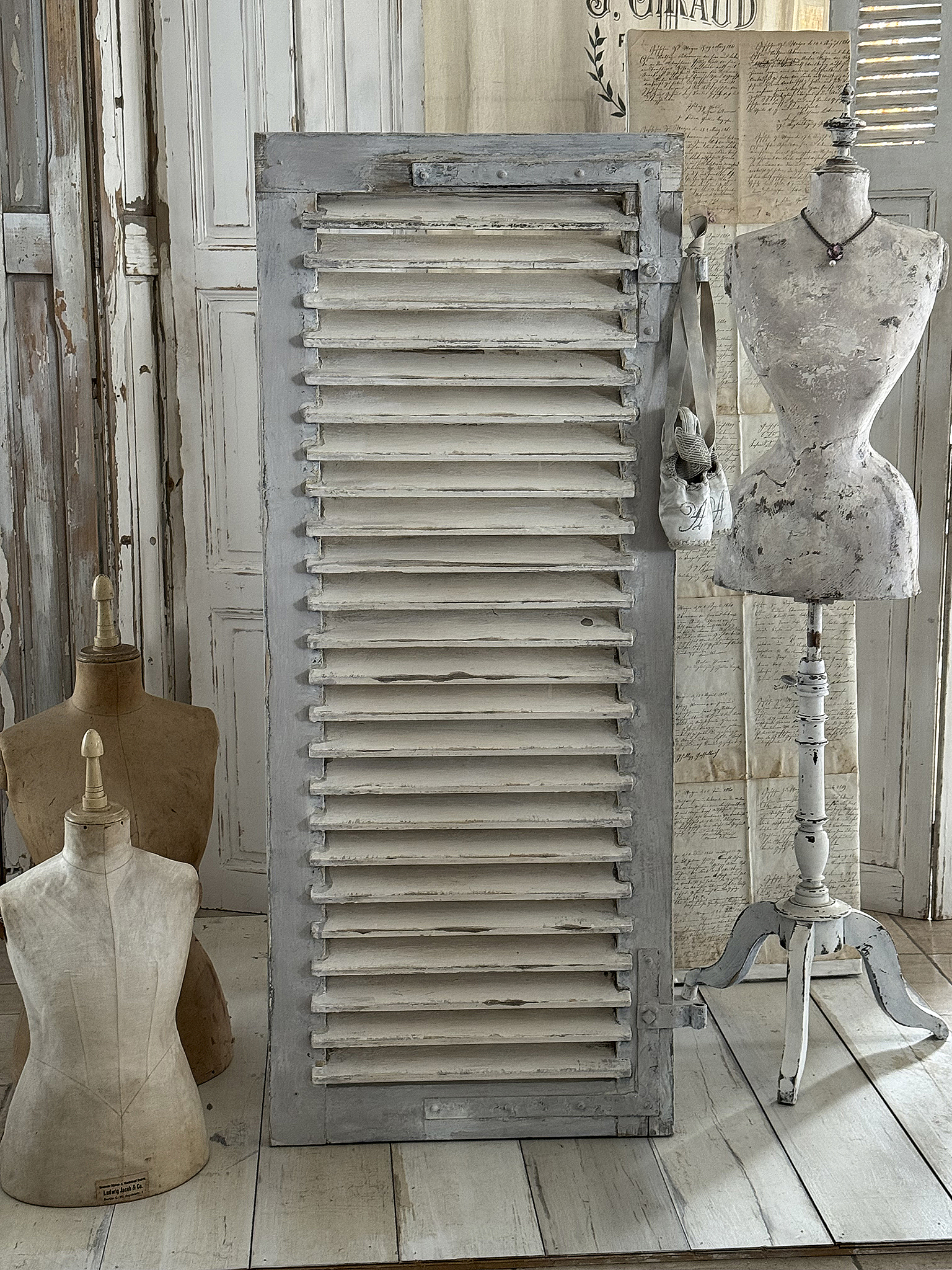 Wunderschöner antiker Lamellenladen im authentischen Vintage-Charme***